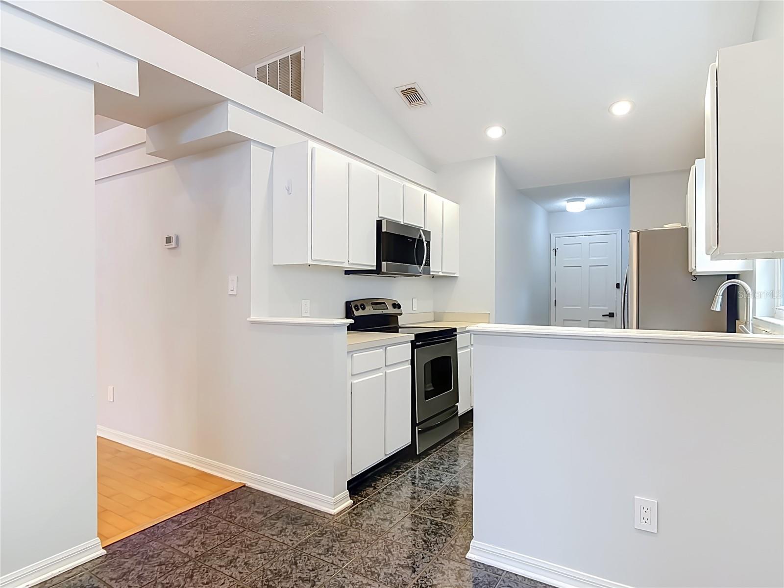 744 BARRINGTON CIR