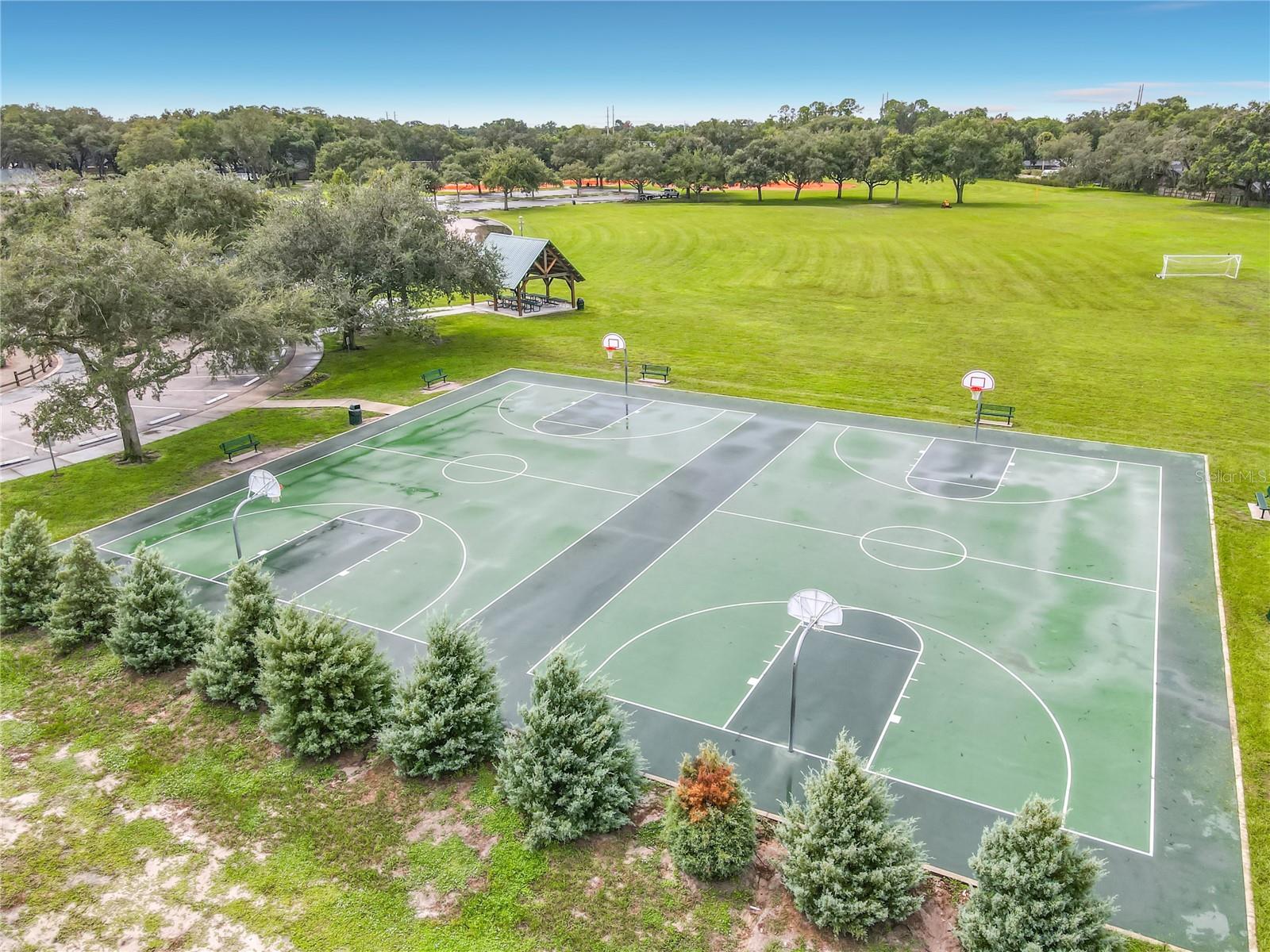 744 BARRINGTON CIR