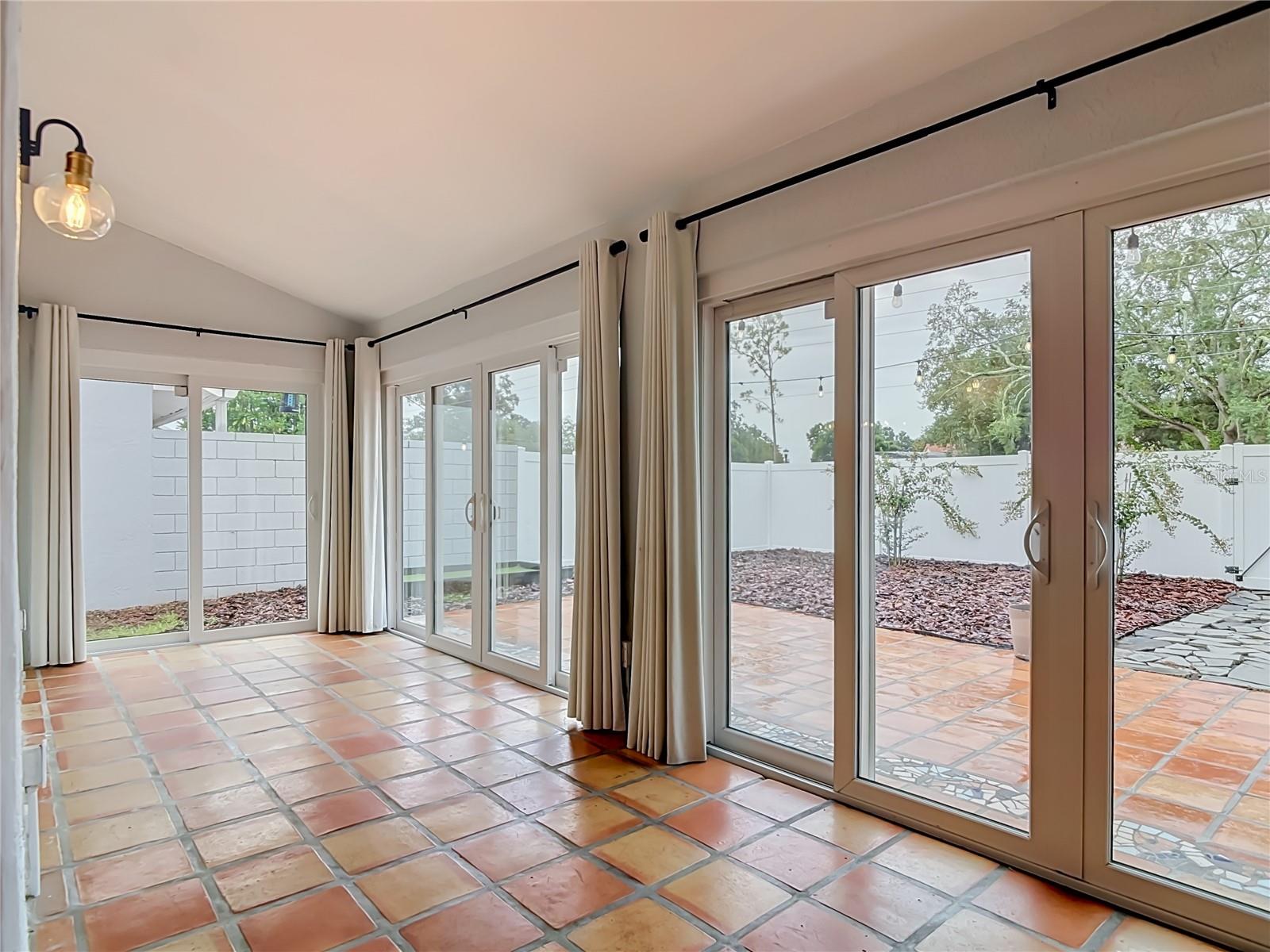 744 BARRINGTON CIR