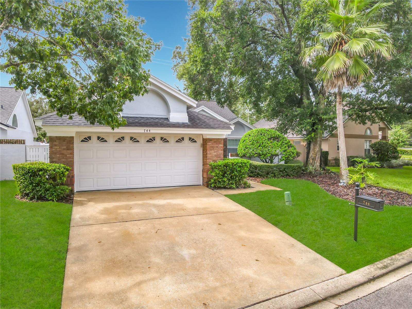 744 BARRINGTON CIR