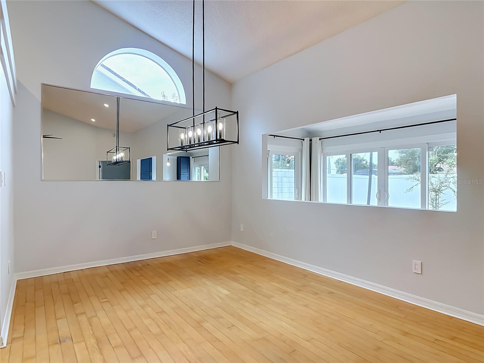 744 BARRINGTON CIR