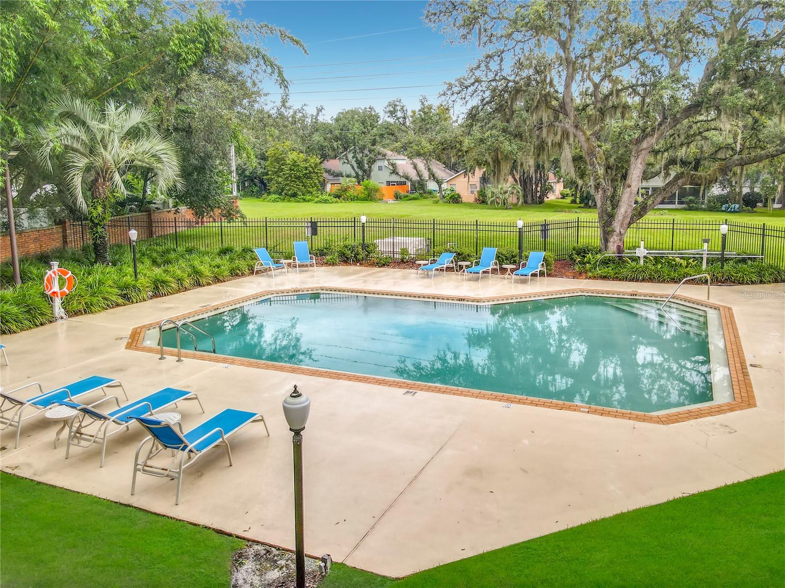 744 BARRINGTON CIR