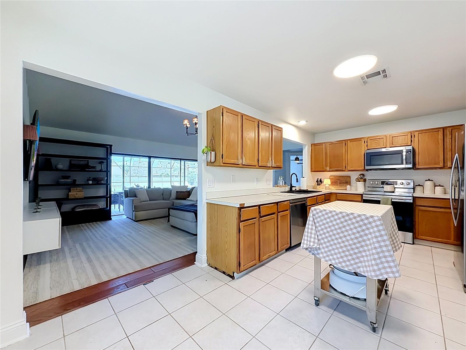 4038 BISCAYNE DR