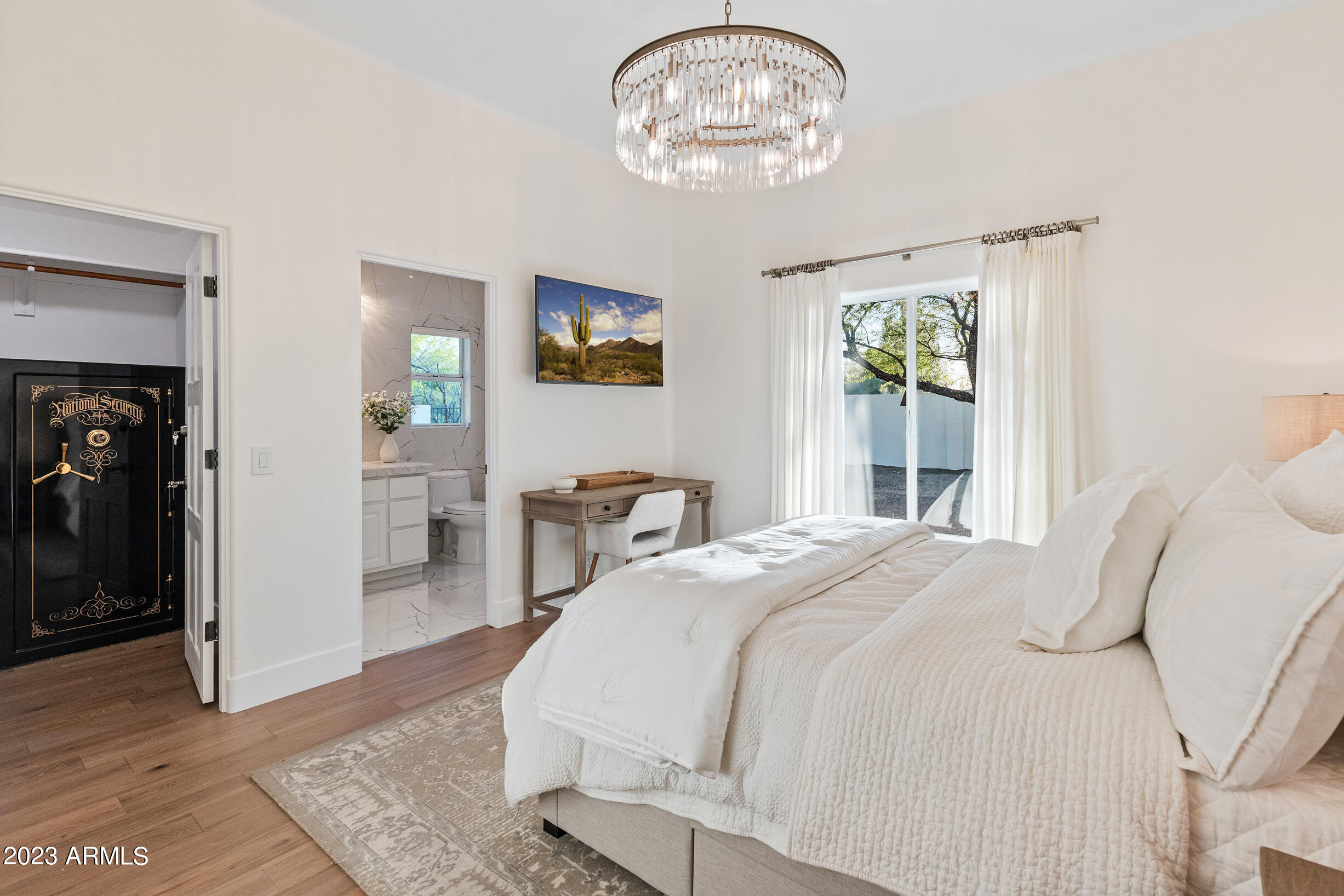 9486 E ALTADENA Avenue