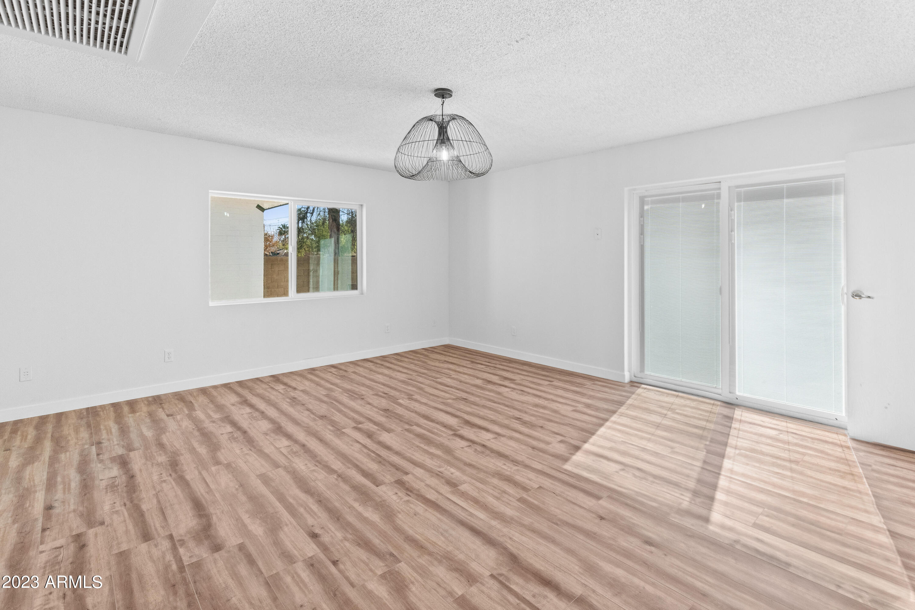 1609 W Mission Lane