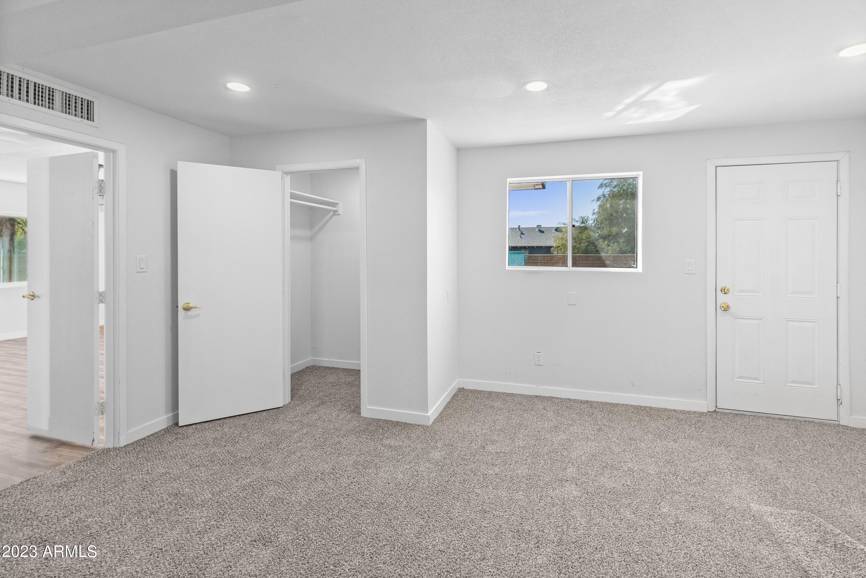 1609 W Mission Lane
