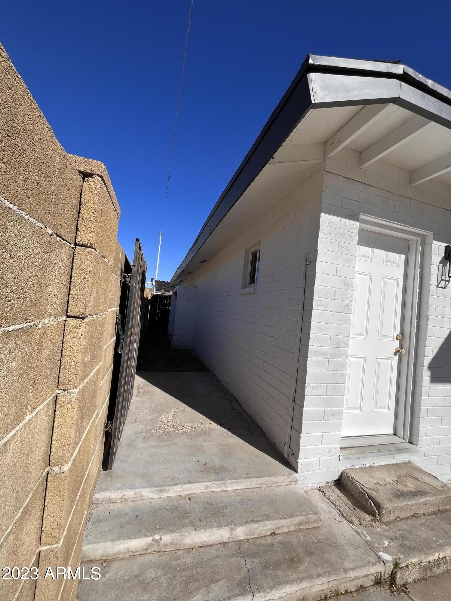 1609 W Mission Lane