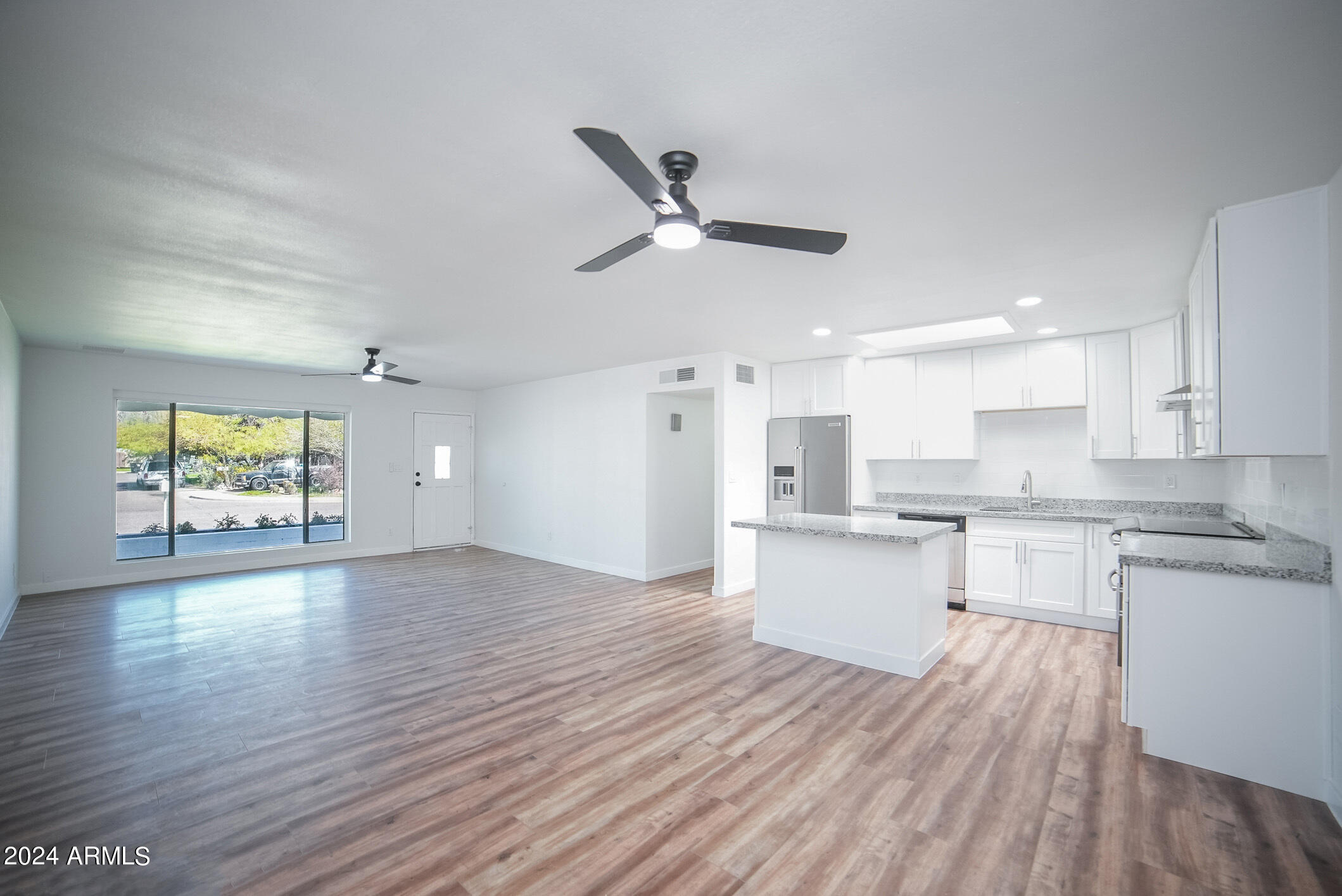 1609 W Mission Lane