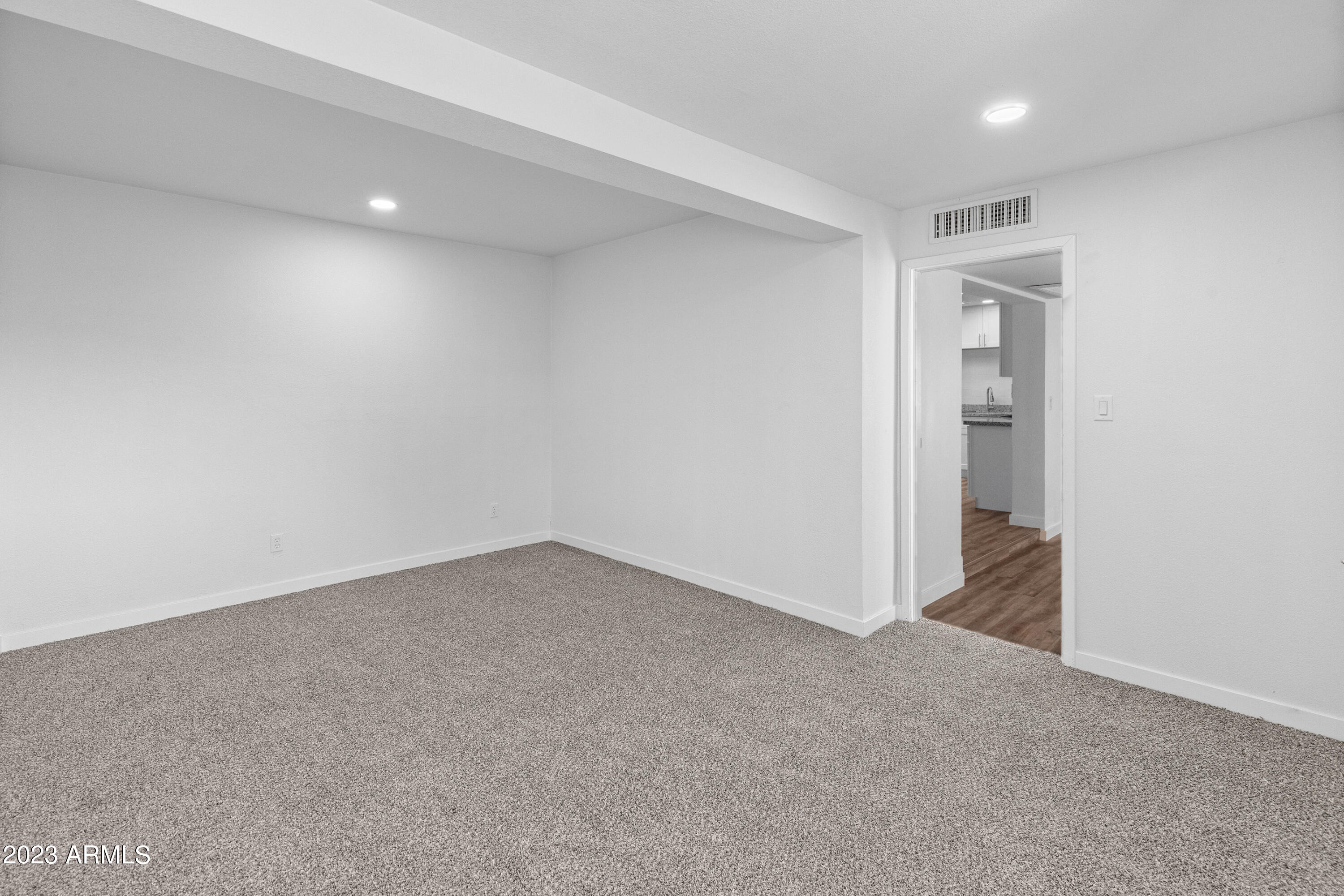 1609 W Mission Lane