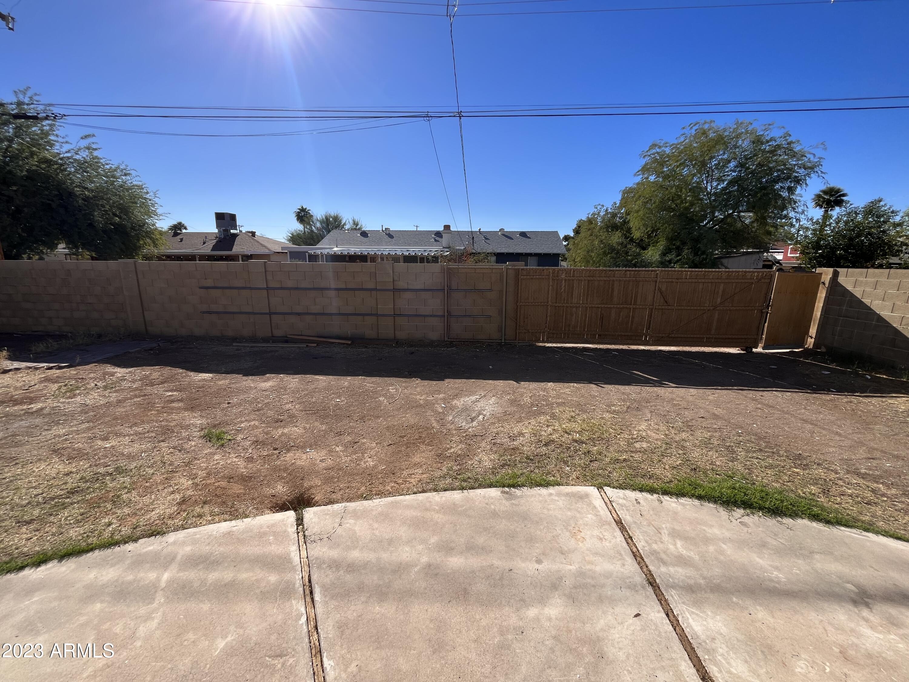1609 W Mission Lane