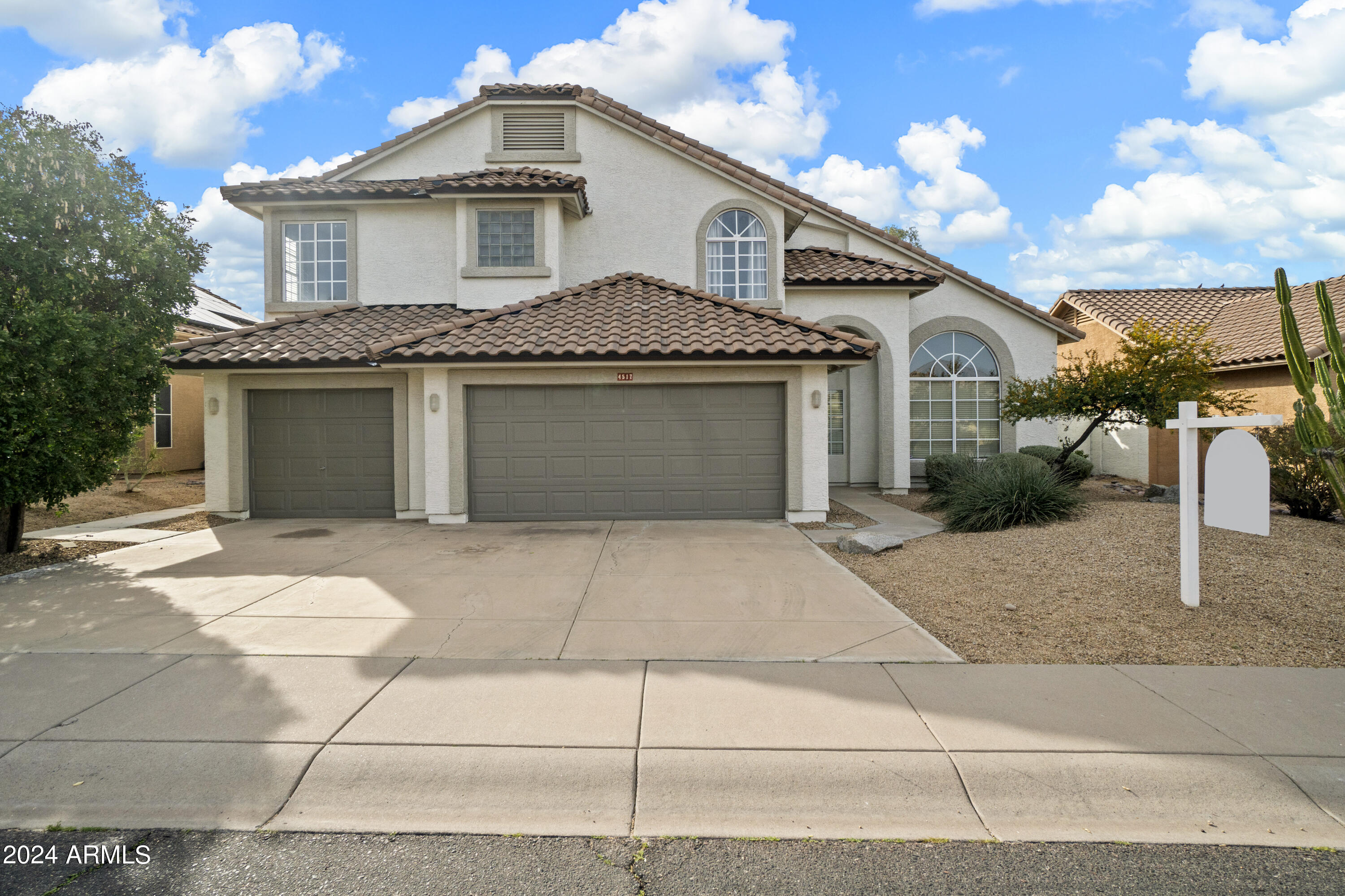 4517 E HUNTER Court