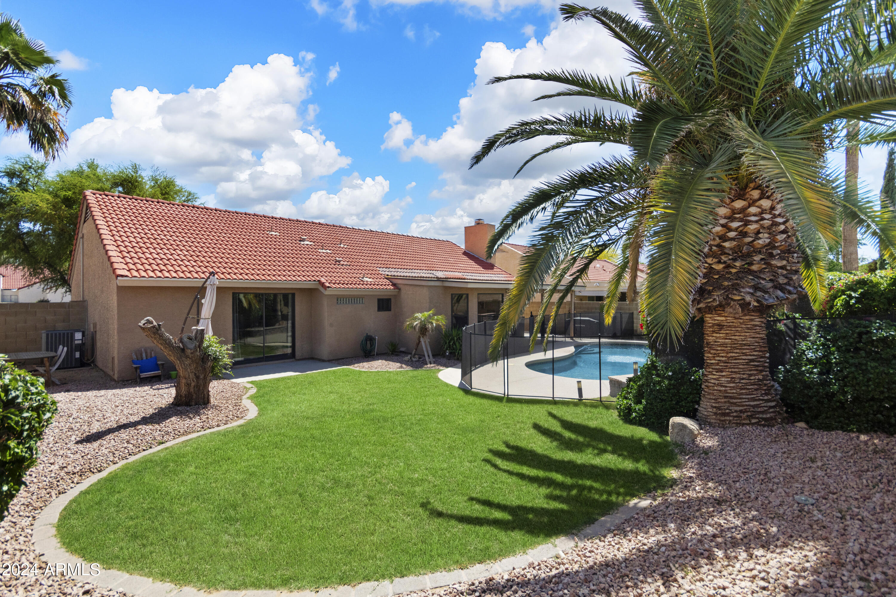 9016 E CORRINE Drive