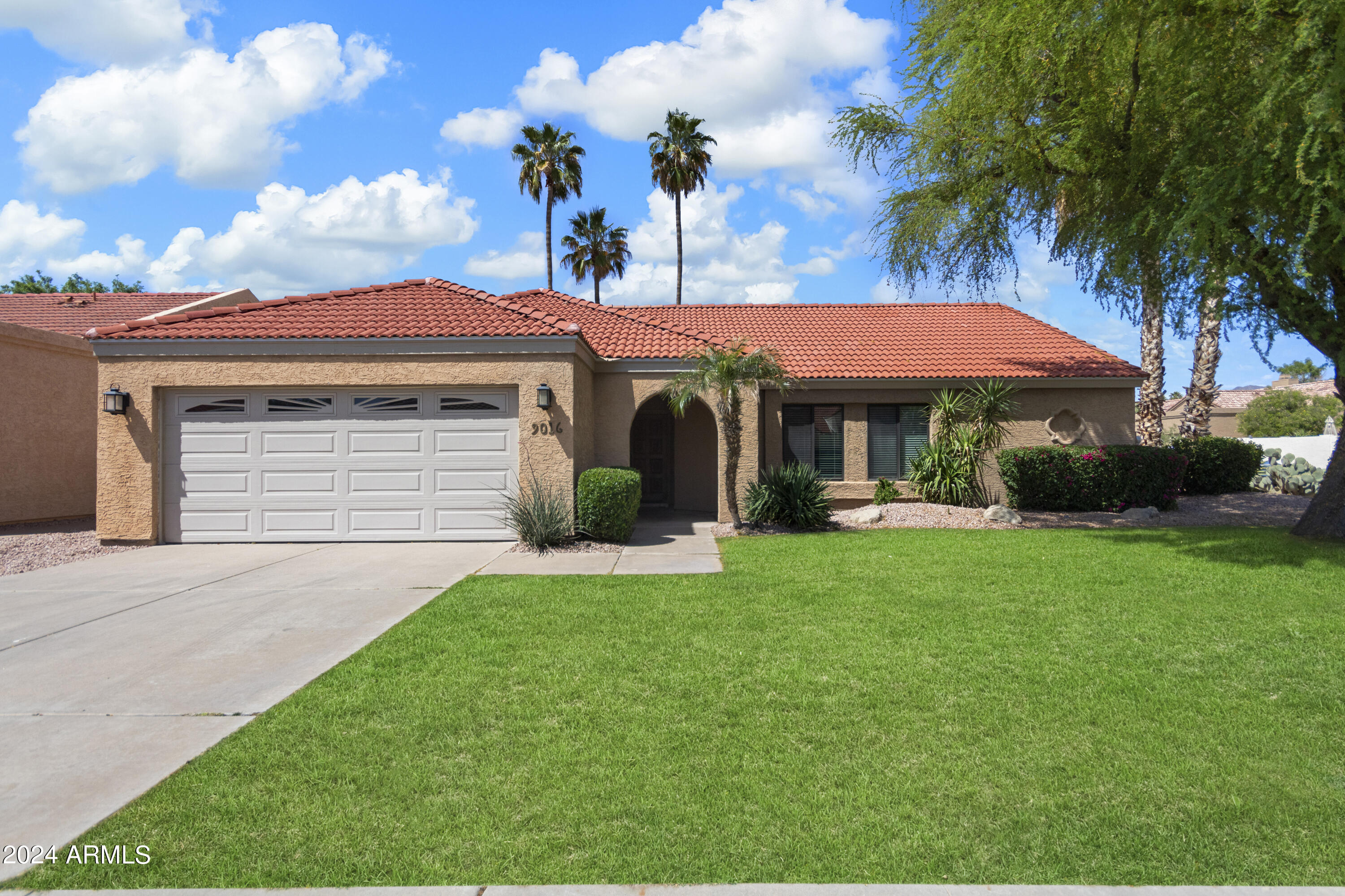 9016 E CORRINE Drive