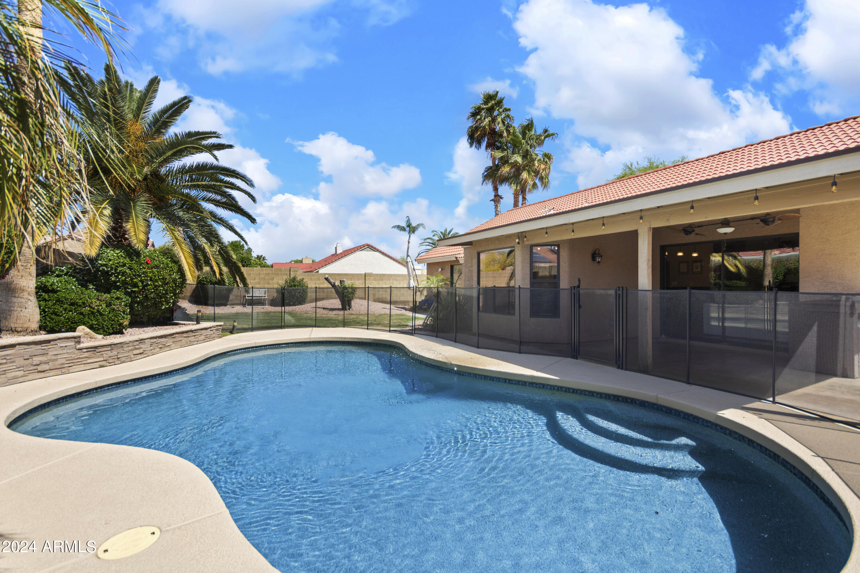 9016 E CORRINE Drive