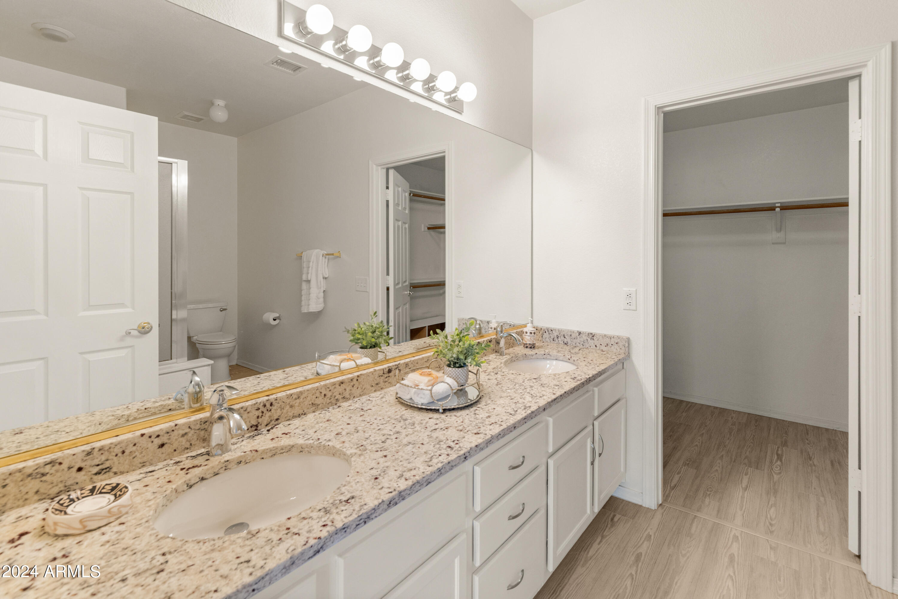 10410 N CAVE CREEK Road, 2103