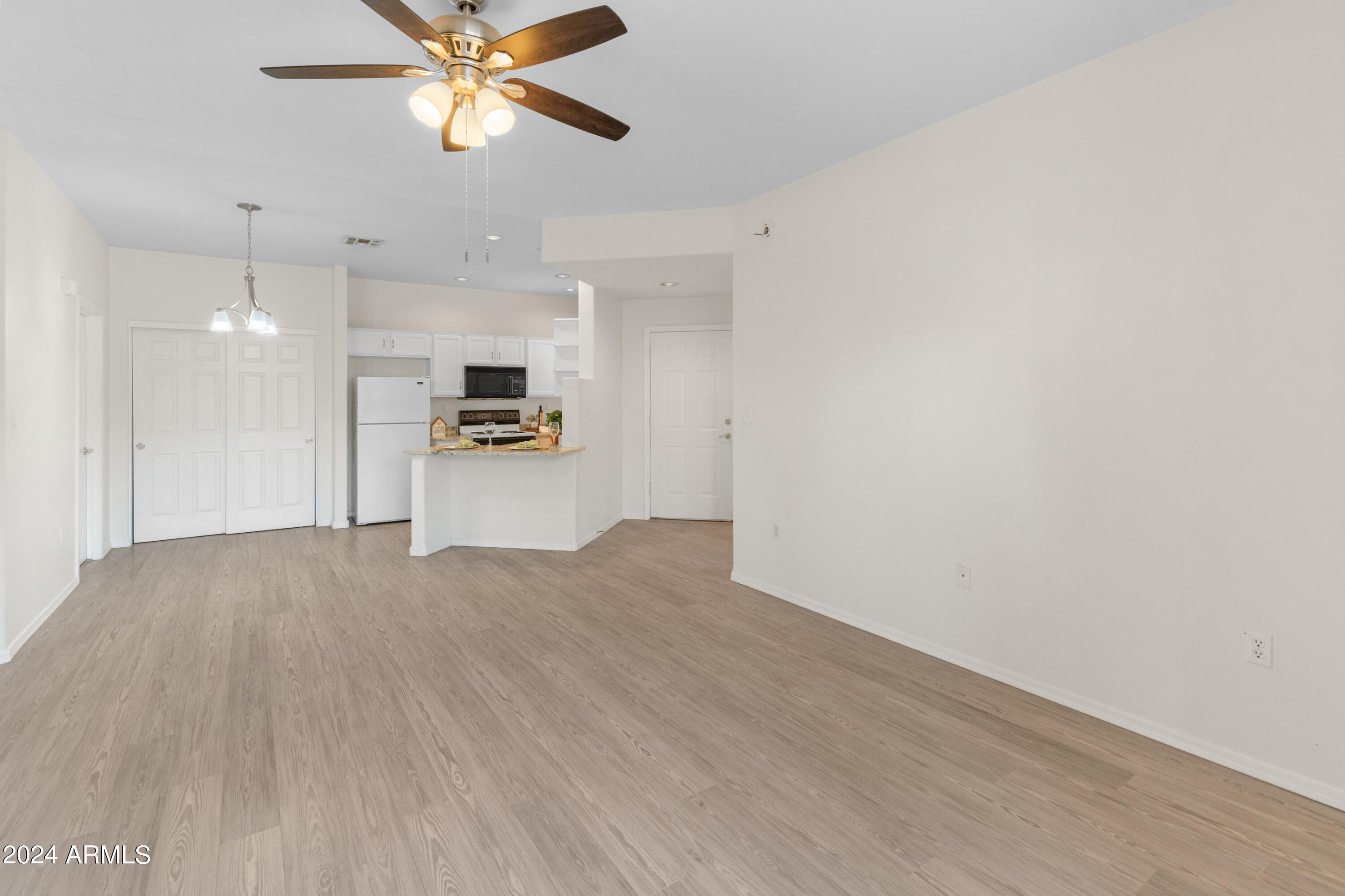 10410 N CAVE CREEK Road, 2103