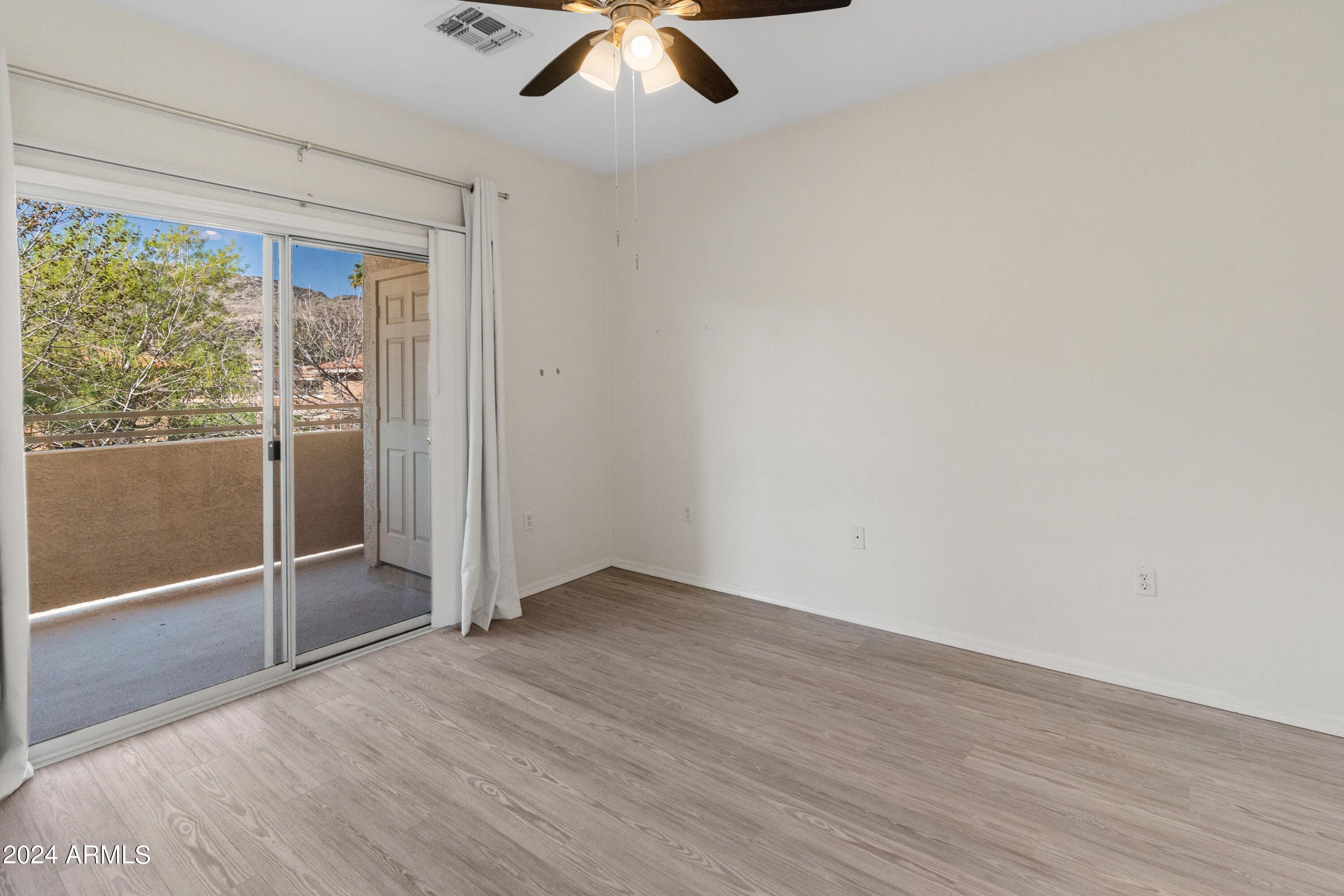 10410 N CAVE CREEK Road, 2103