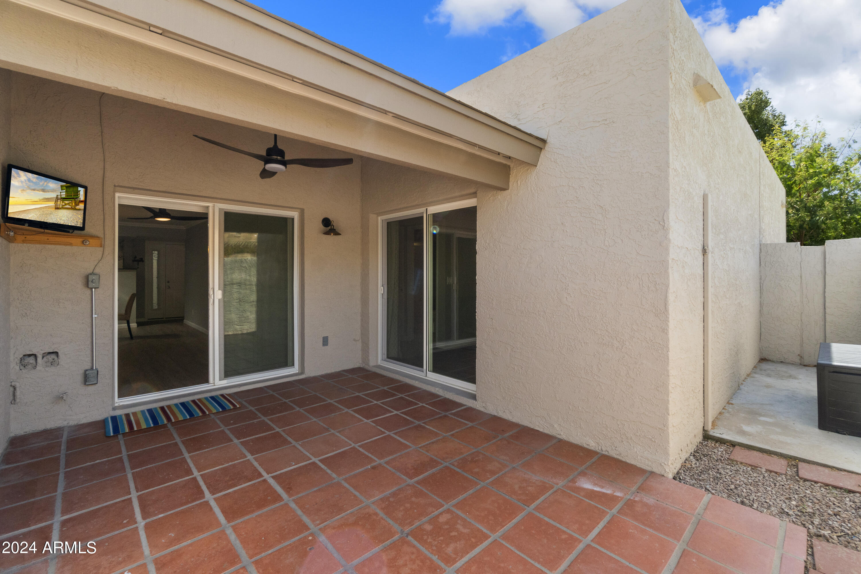 1006 E COCHISE Drive