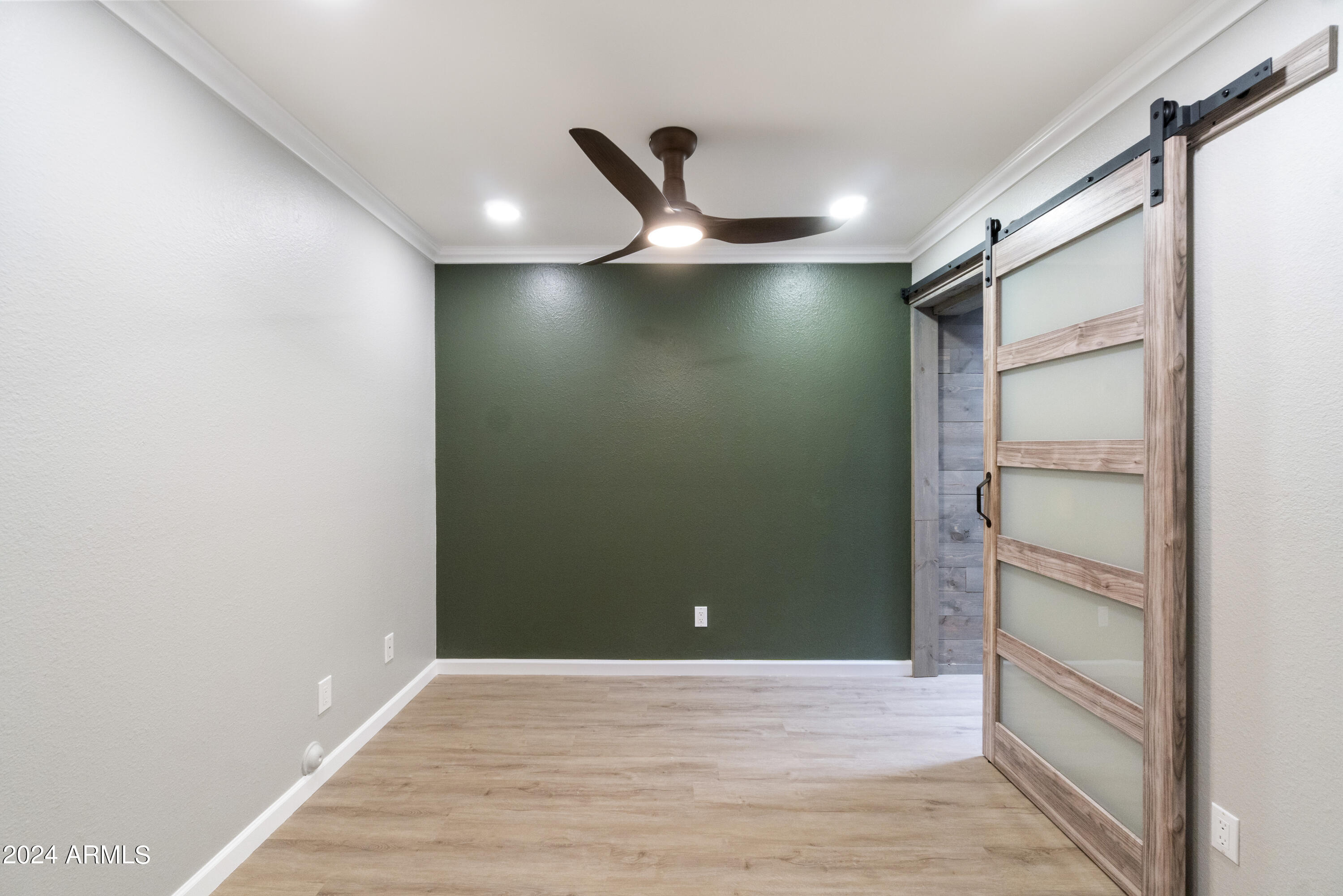 1006 E COCHISE Drive