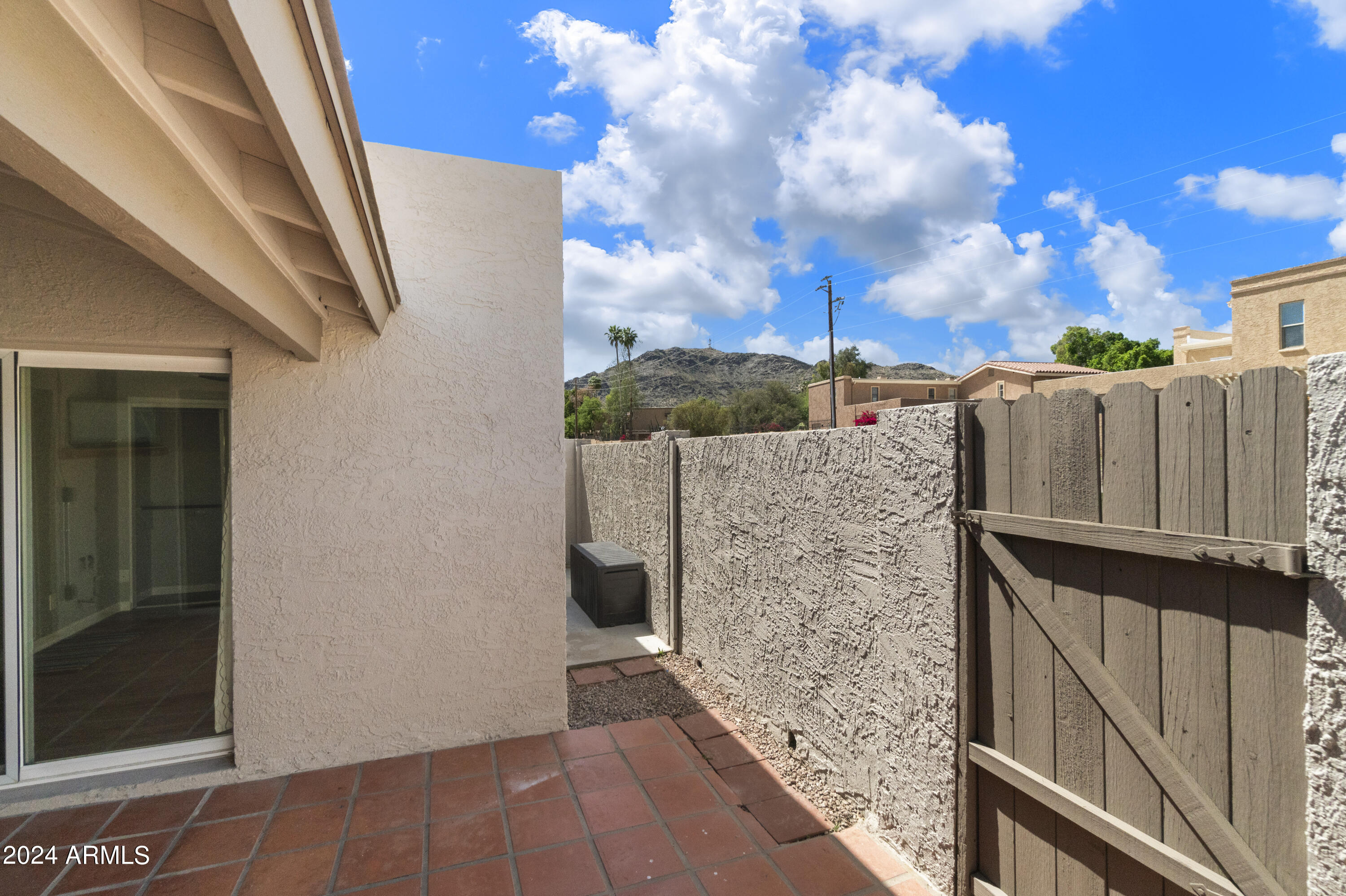 1006 E COCHISE Drive