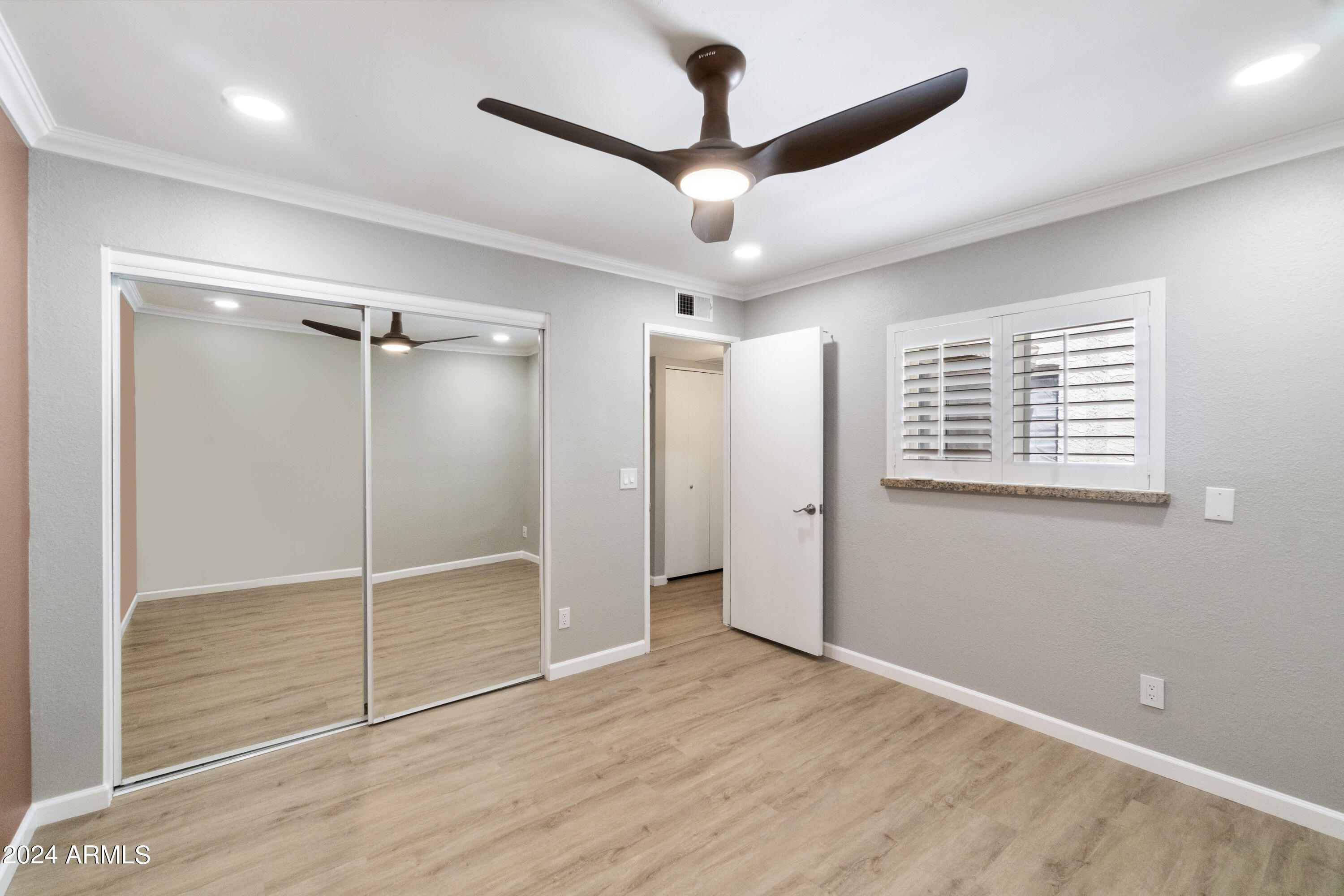1006 E COCHISE Drive