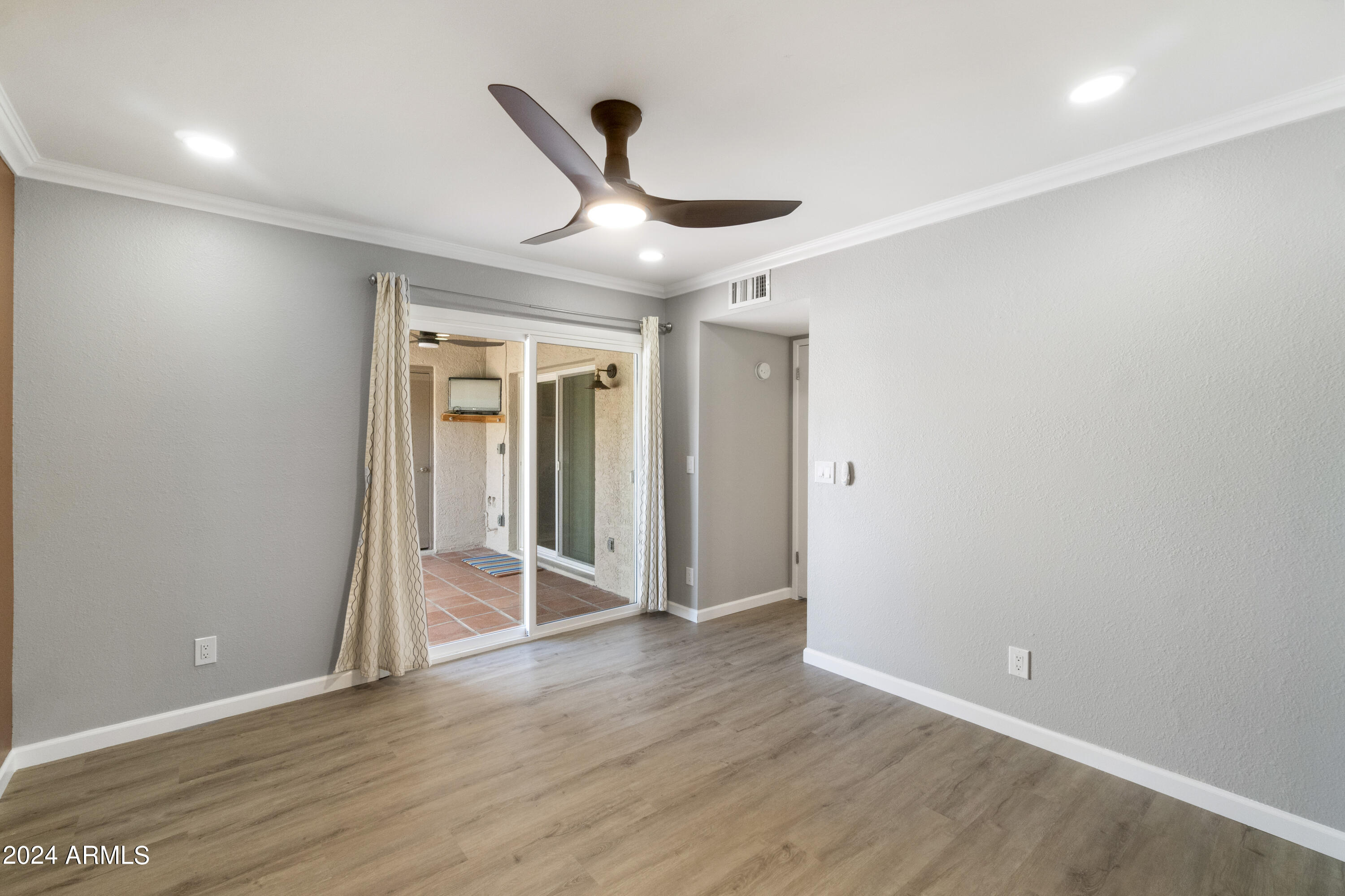 1006 E COCHISE Drive