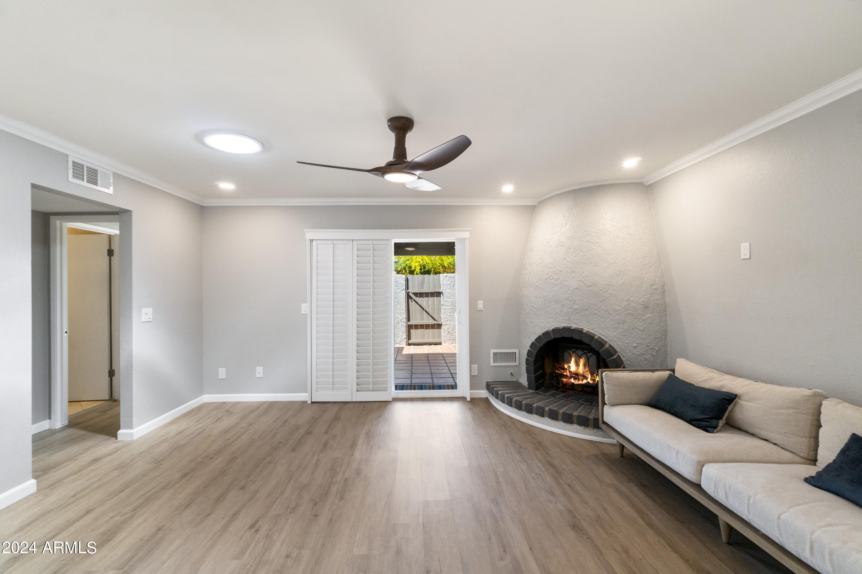1006 E COCHISE Drive