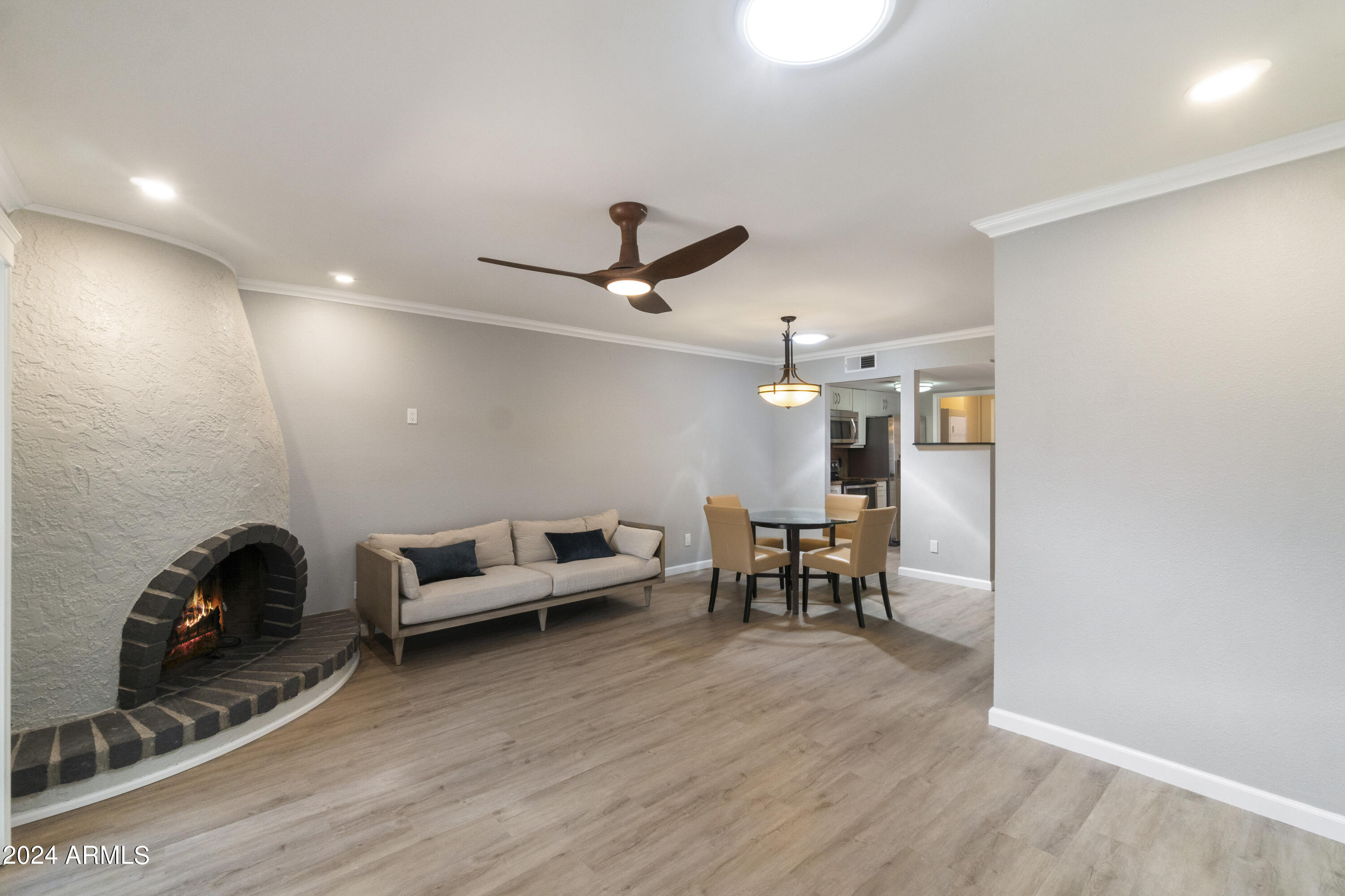 1006 E COCHISE Drive