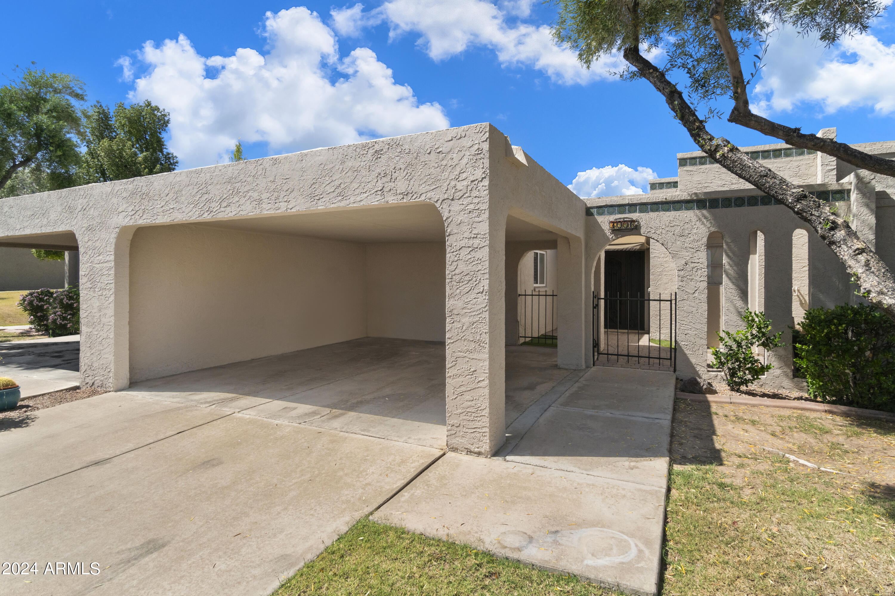 1006 E COCHISE Drive