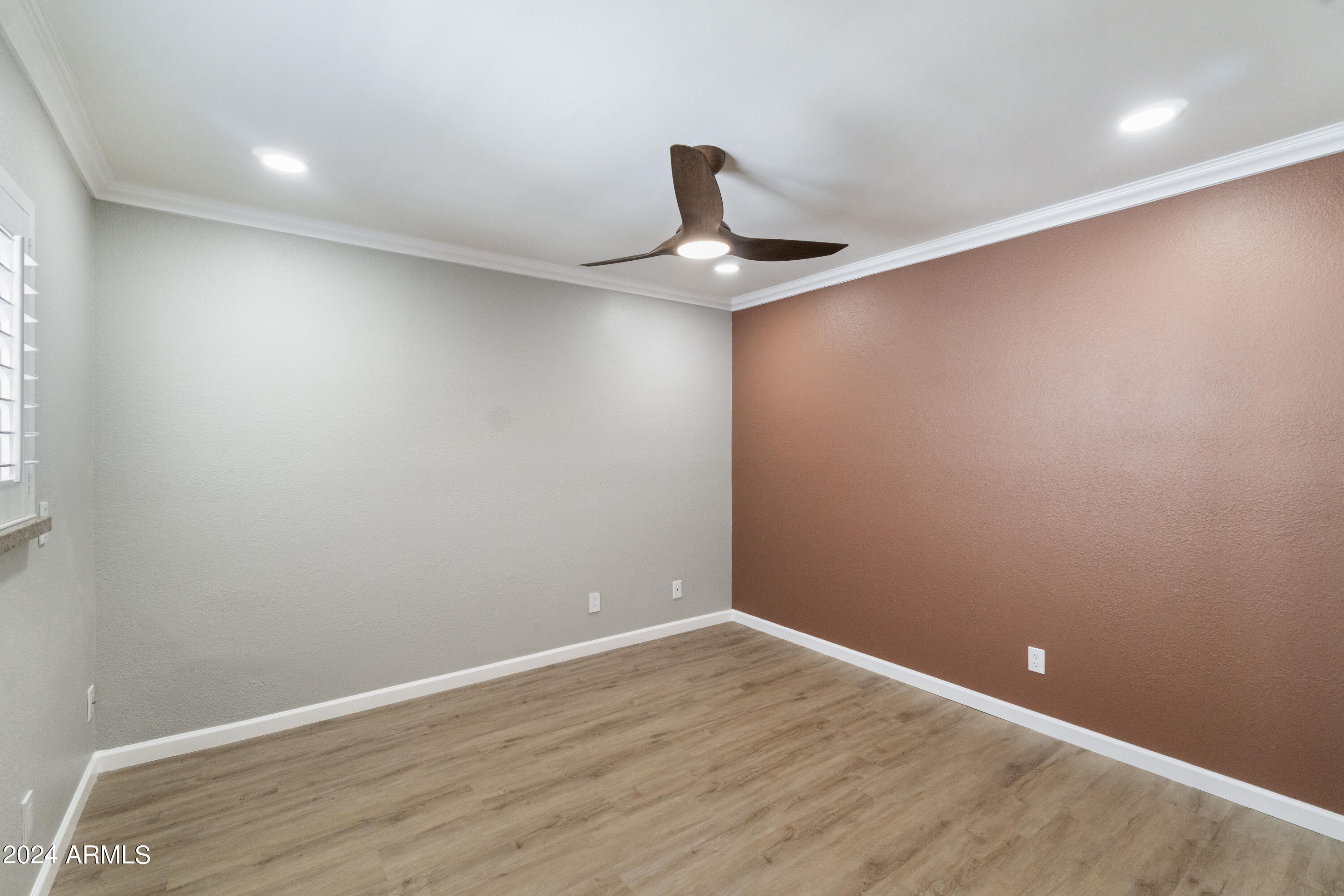 1006 E COCHISE Drive