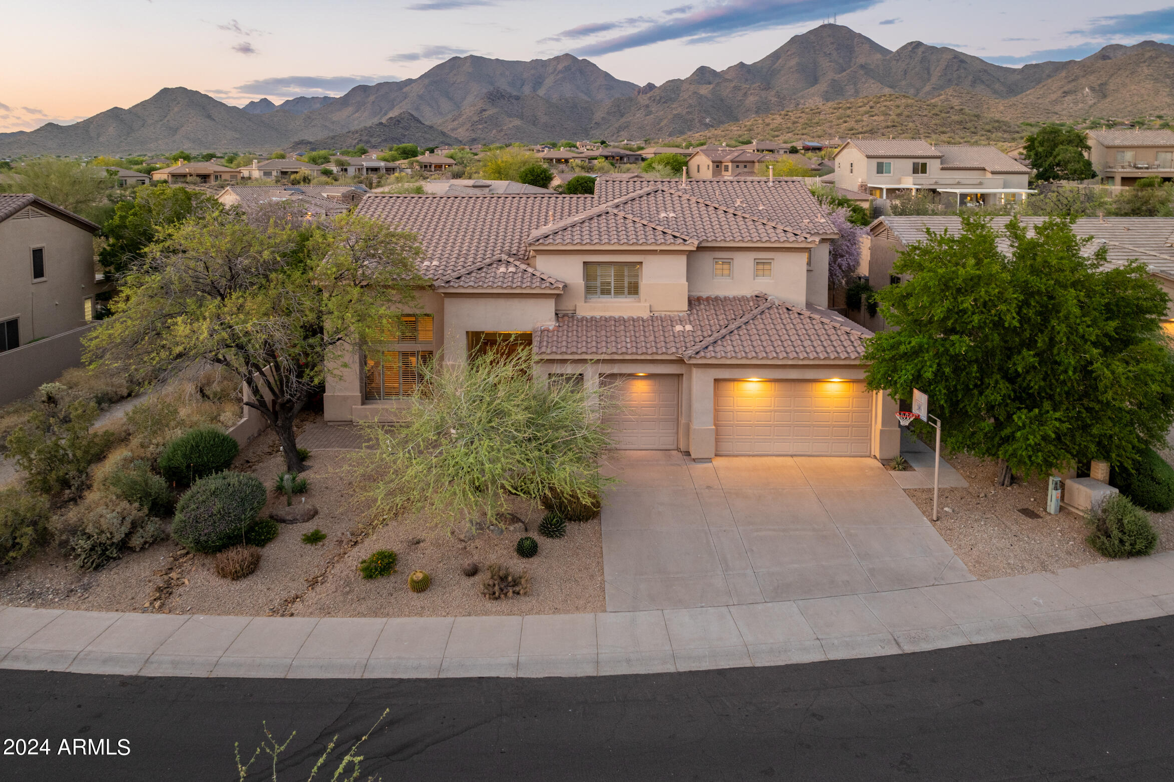 10914 E GELDING Drive