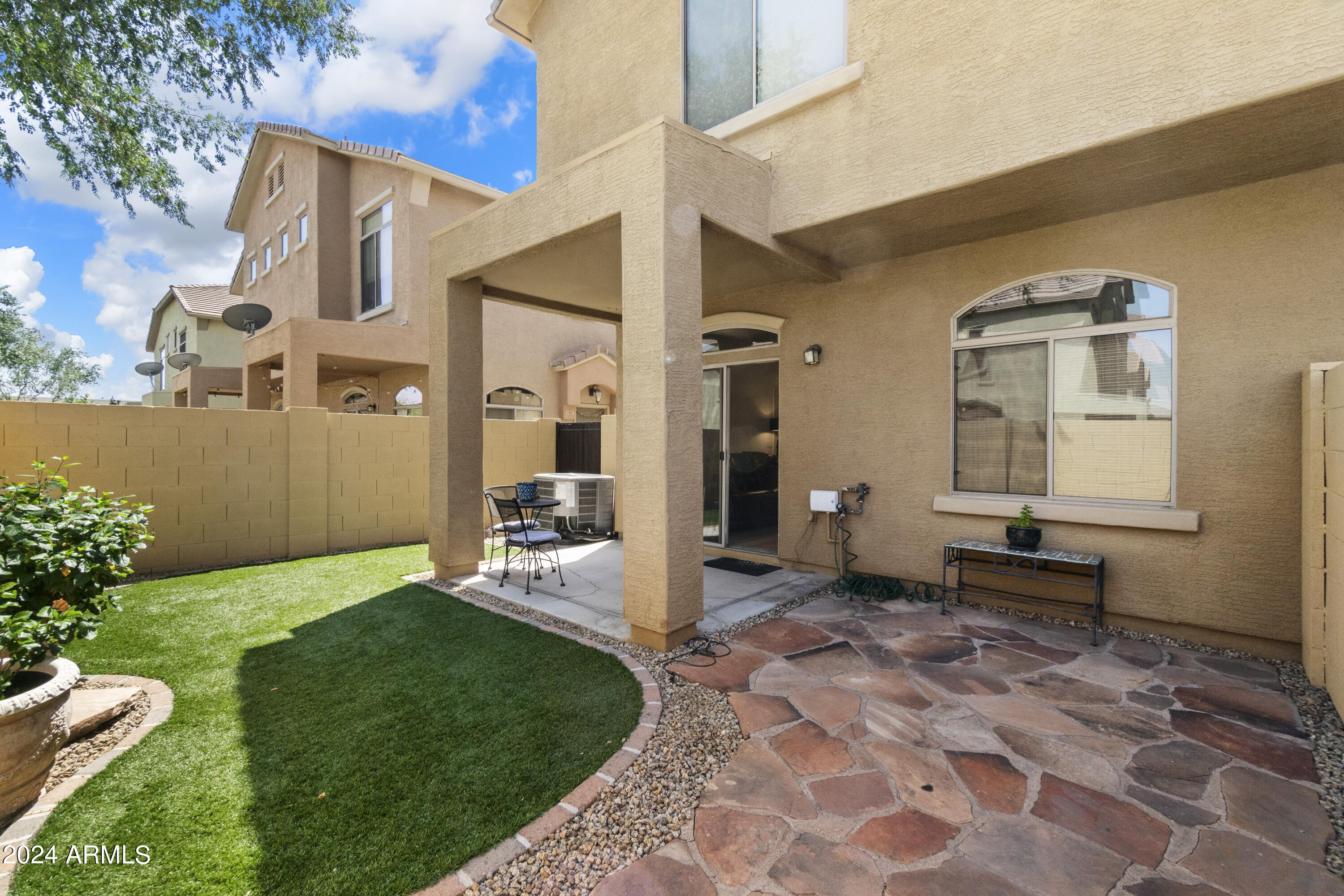 2150 E BELL Road, 1051