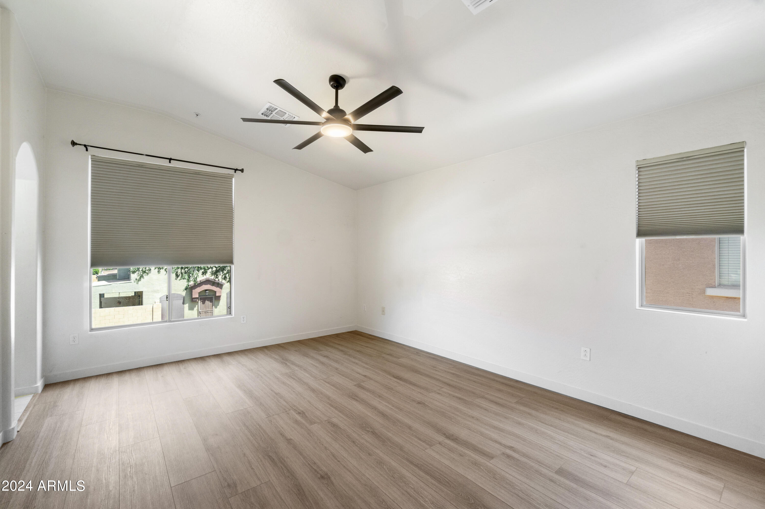 2150 E BELL Road, 1051