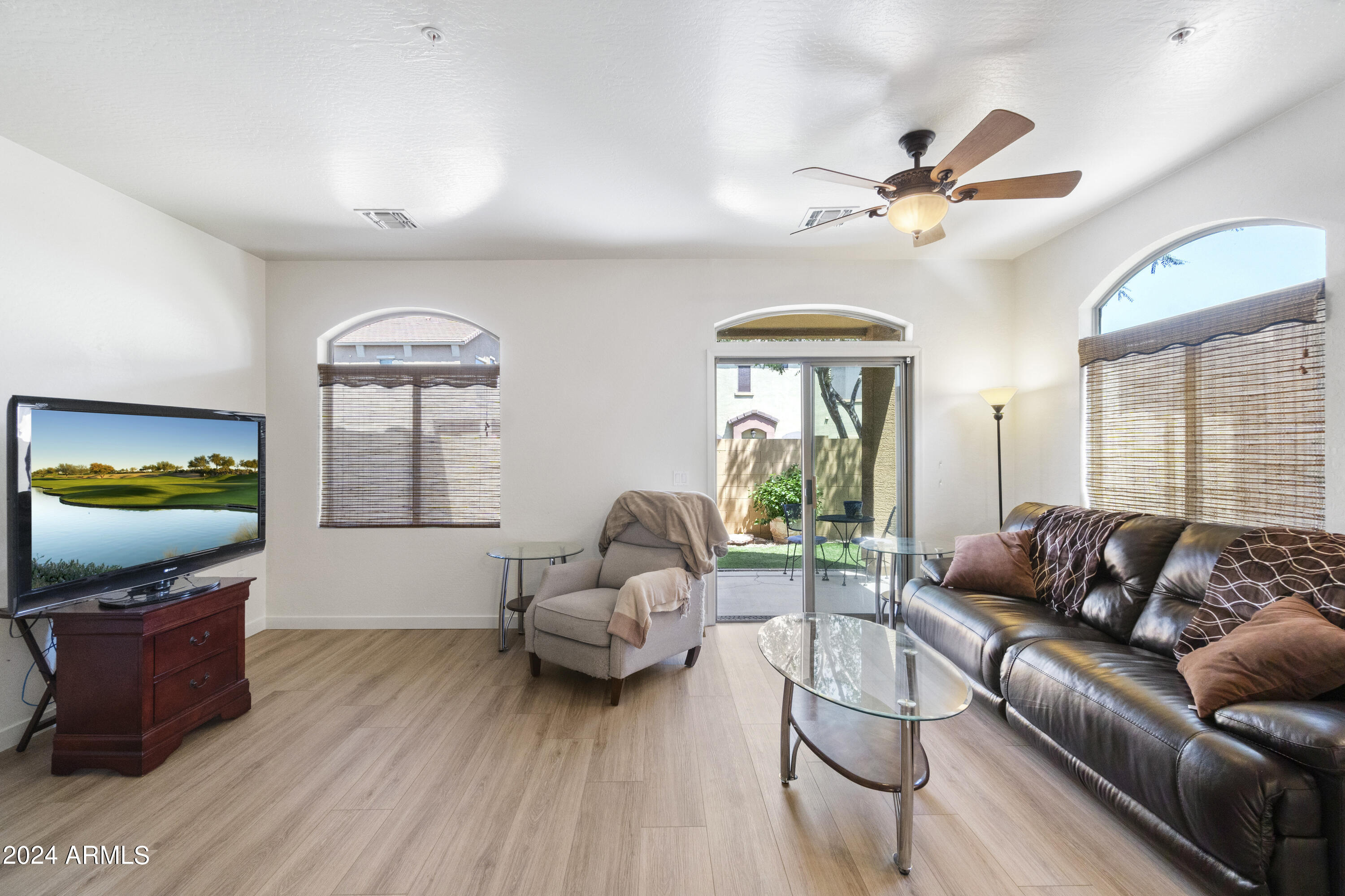2150 E BELL Road, 1051