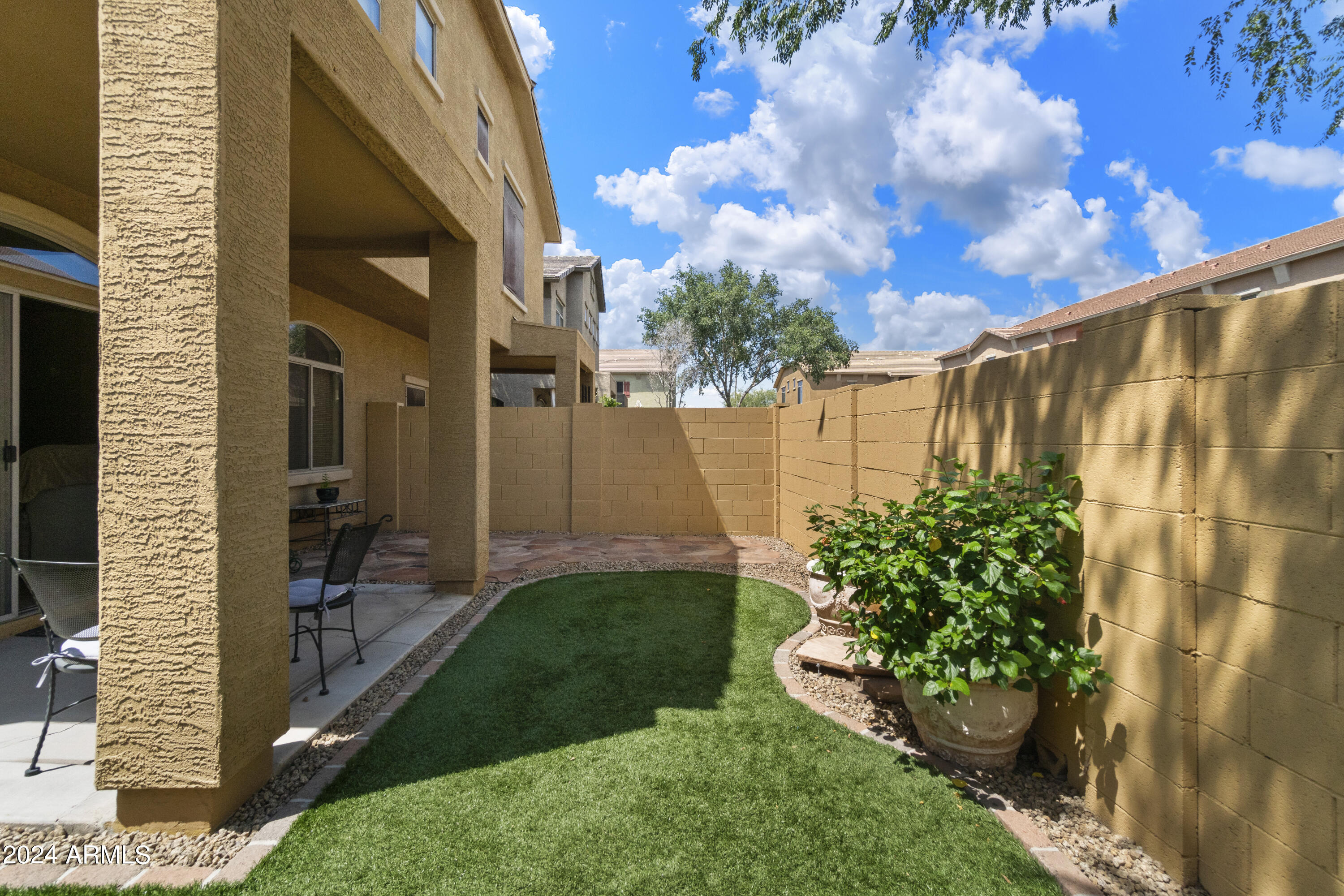 2150 E BELL Road, 1051