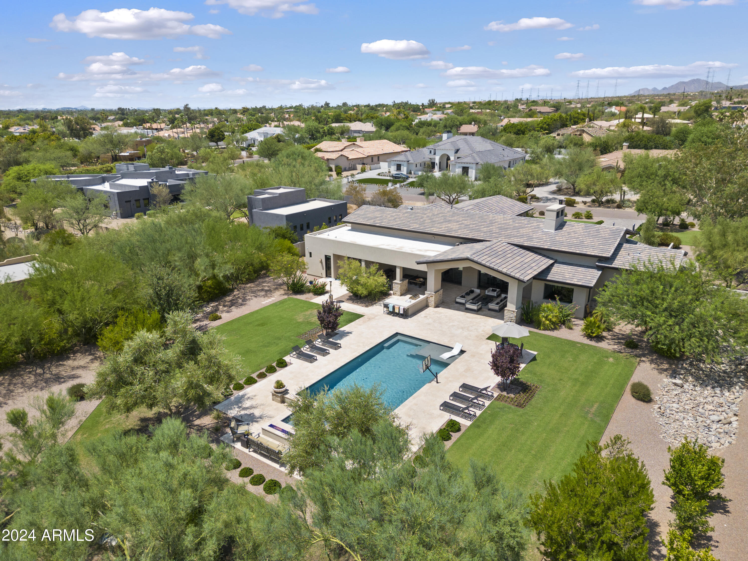 10867 E LAUREL Lane