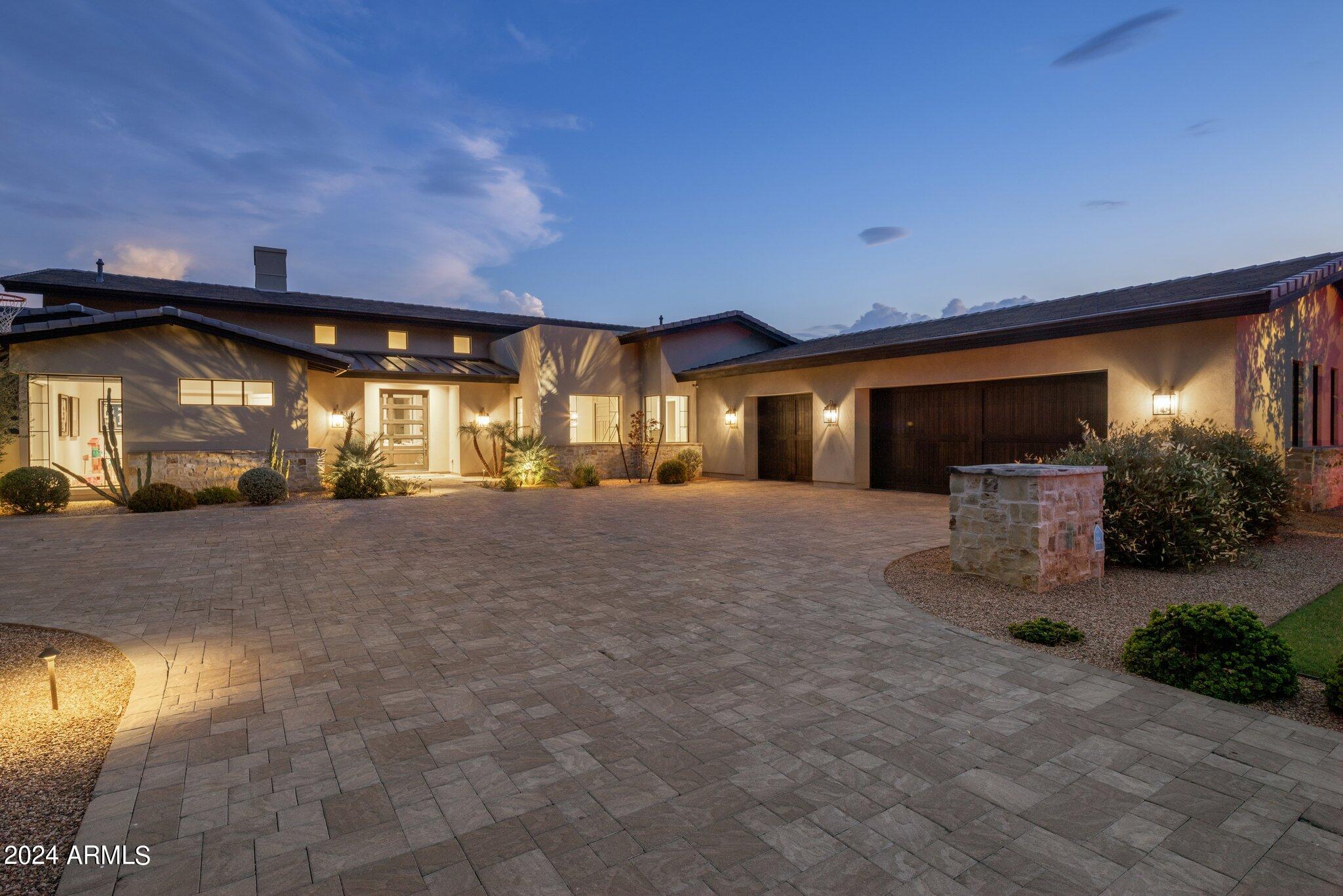 10867 E LAUREL Lane