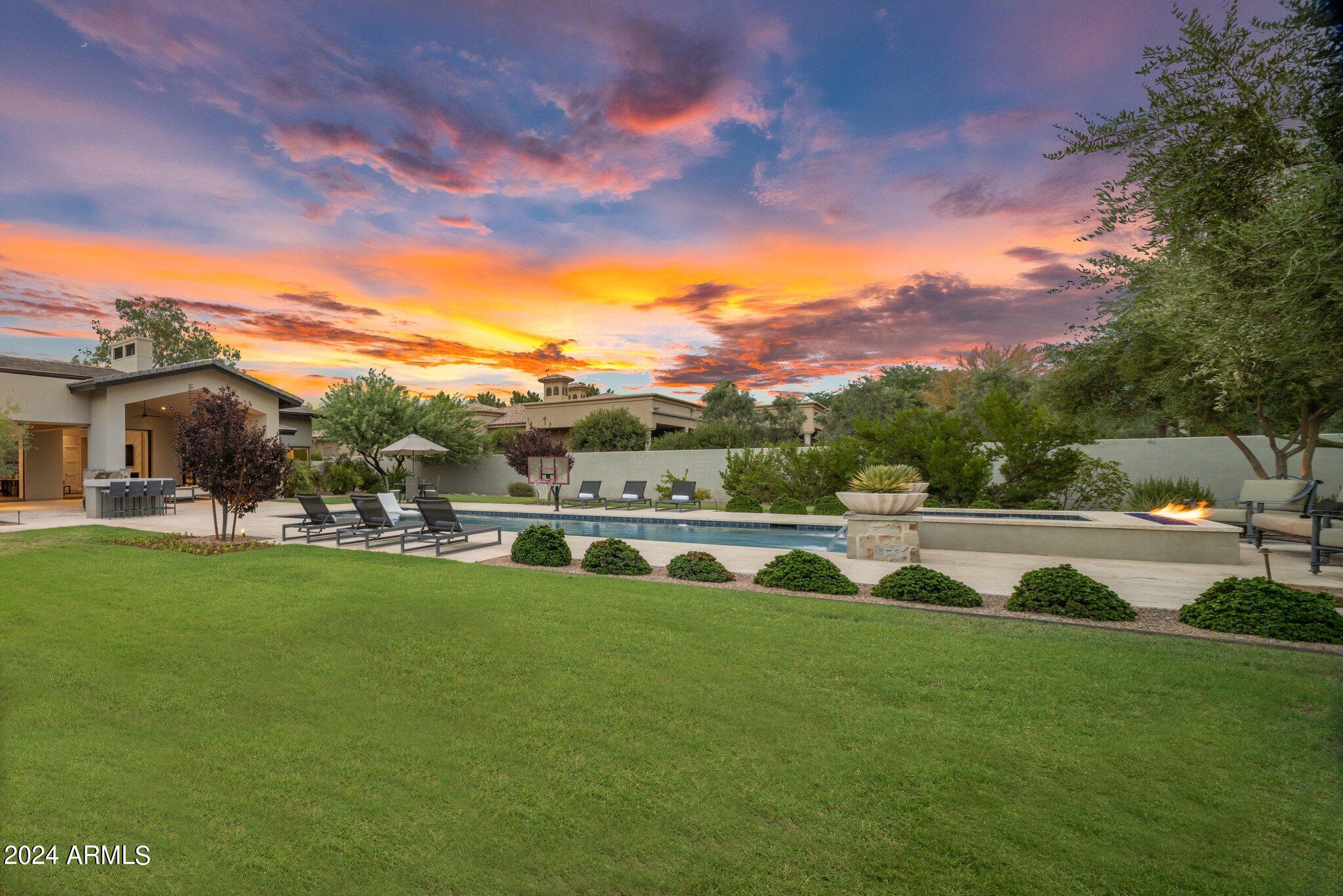 10867 E LAUREL Lane