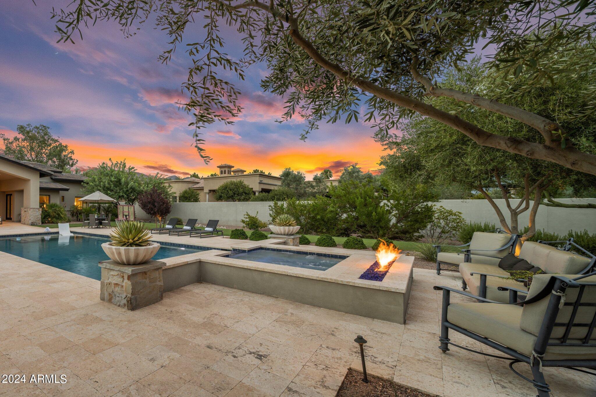 10867 E LAUREL Lane