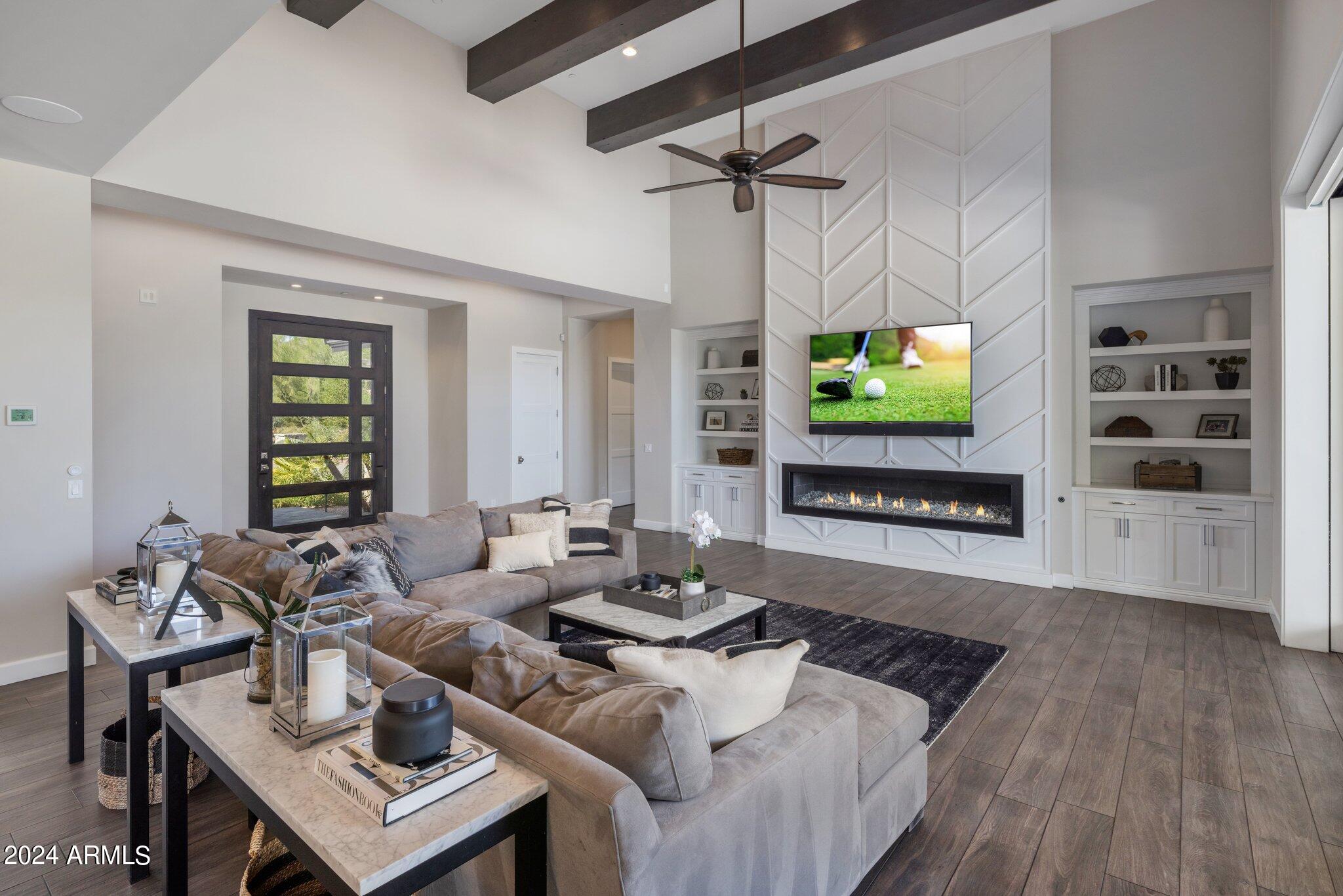 10867 E LAUREL Lane