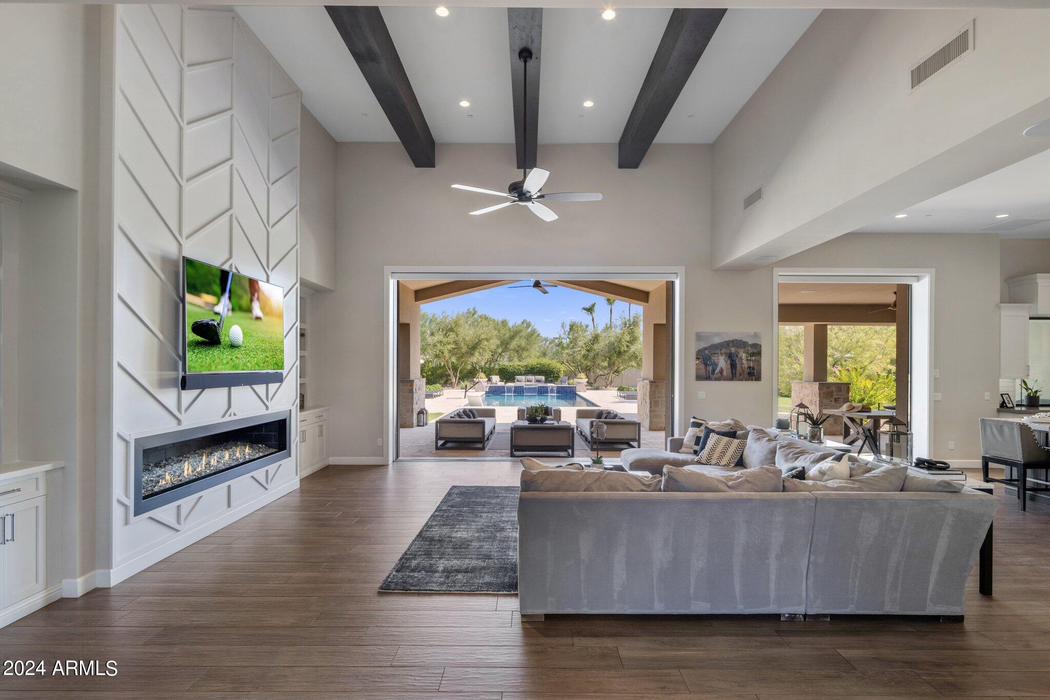 10867 E LAUREL Lane