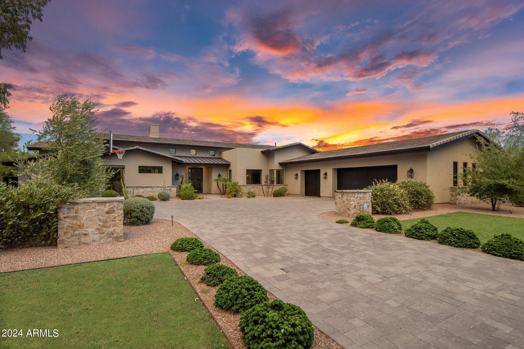 10867 E LAUREL Lane