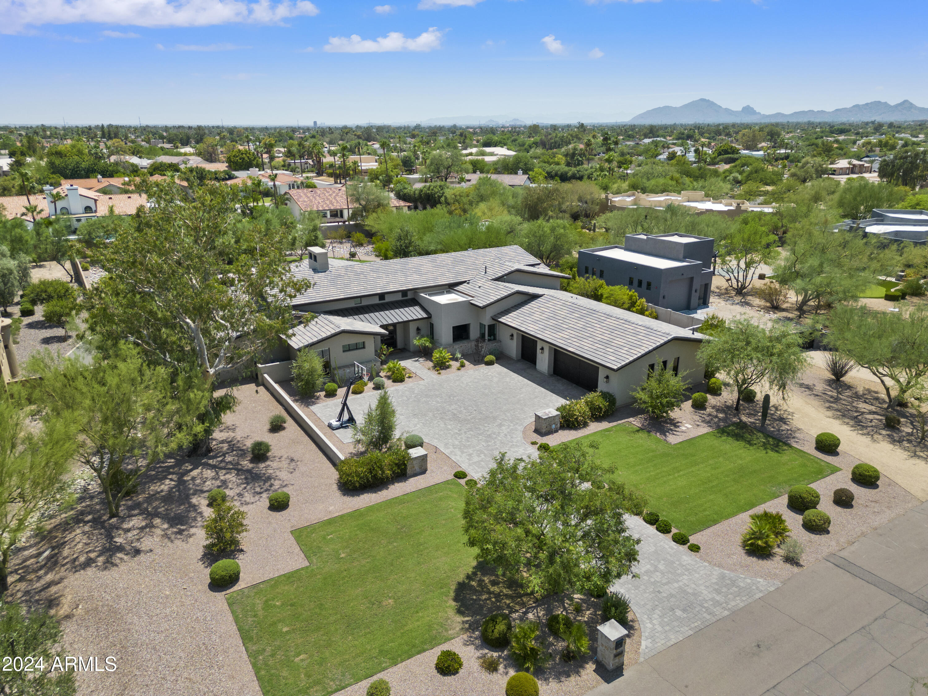 10867 E LAUREL Lane