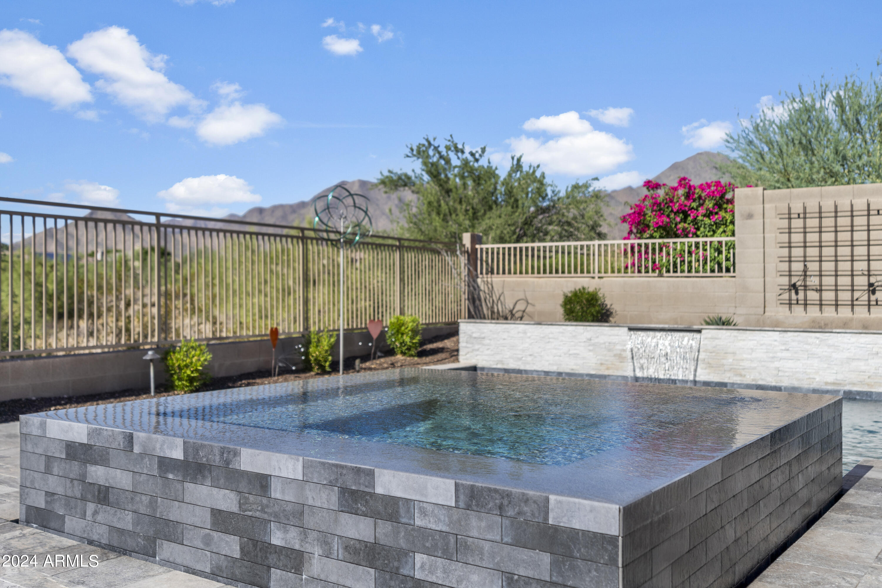 10742 E GELDING Drive