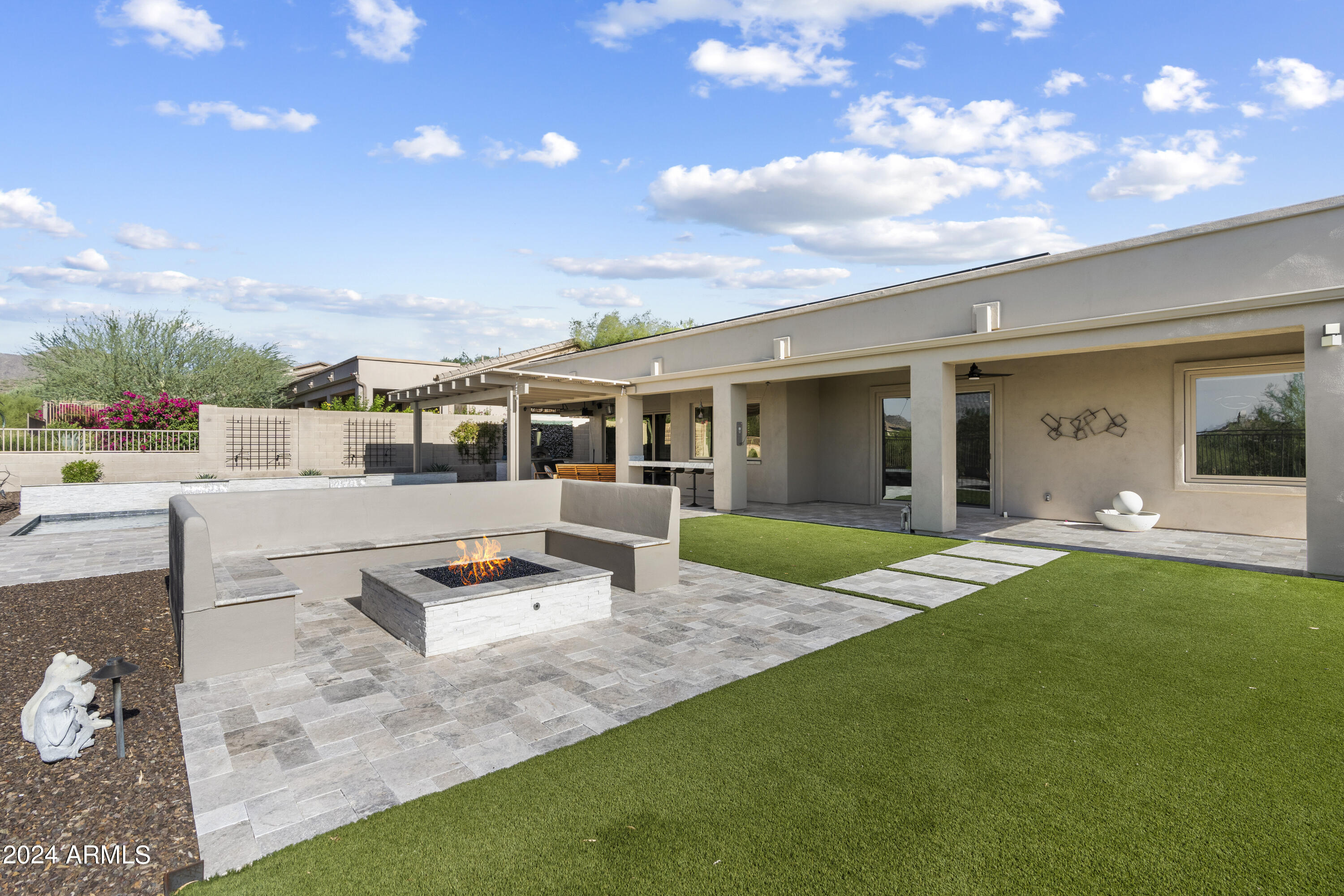10742 E GELDING Drive