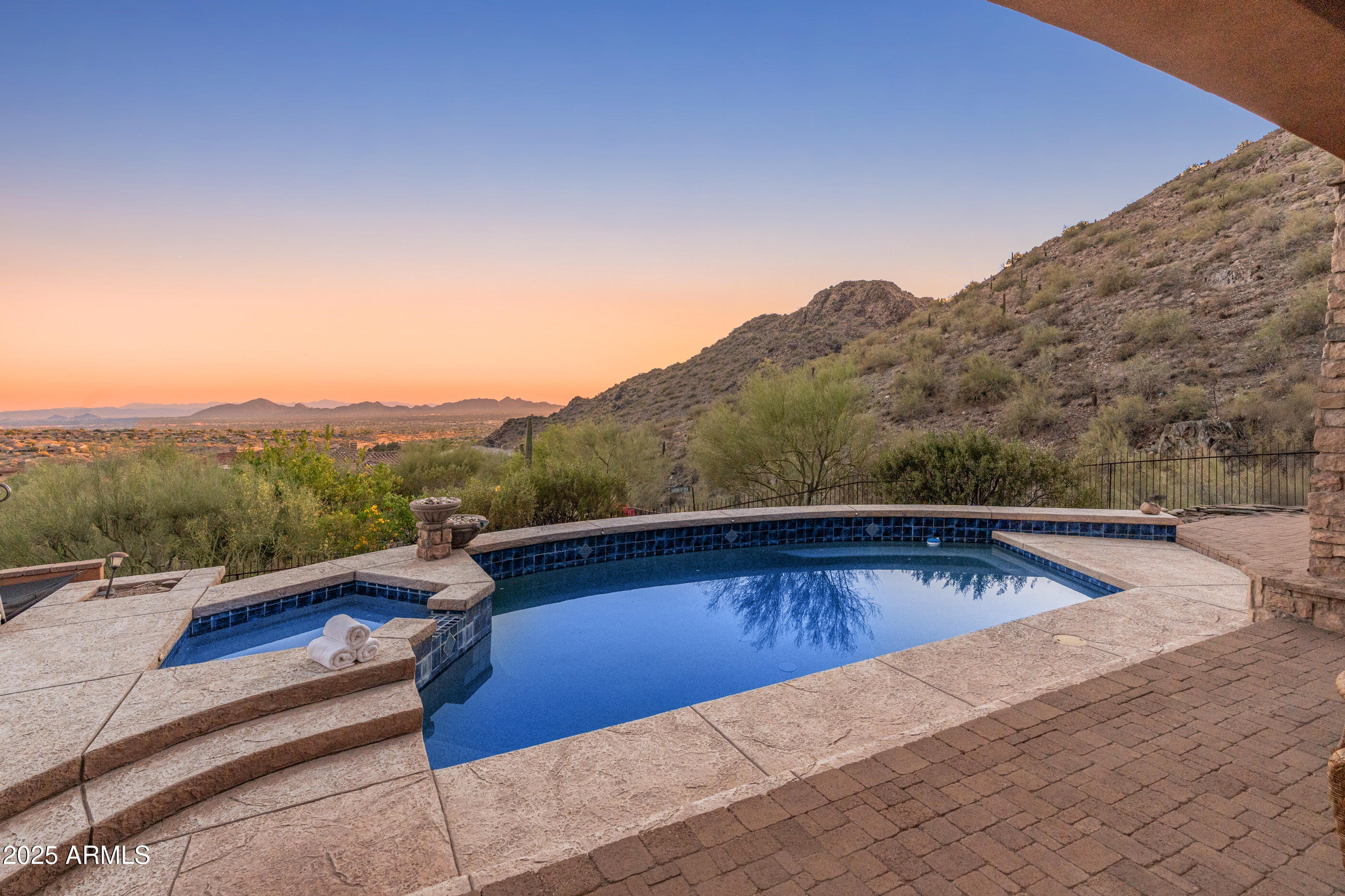 11550 E Paradise Lane