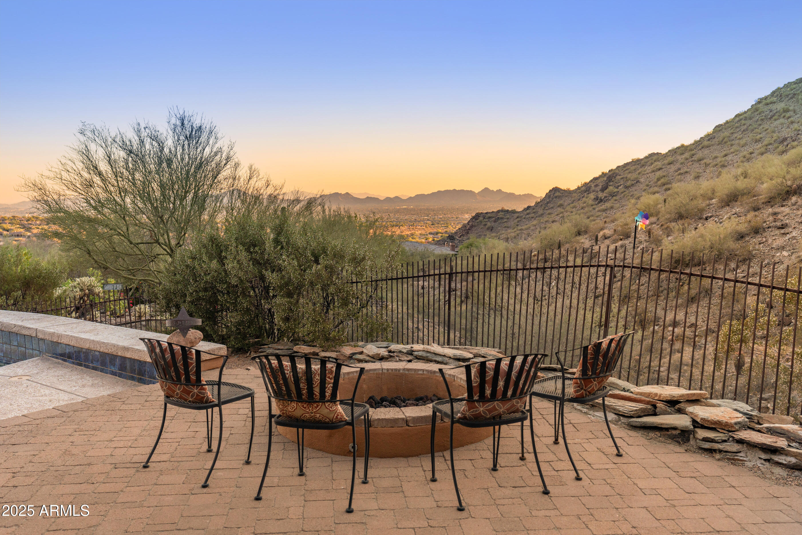 11550 E Paradise Lane