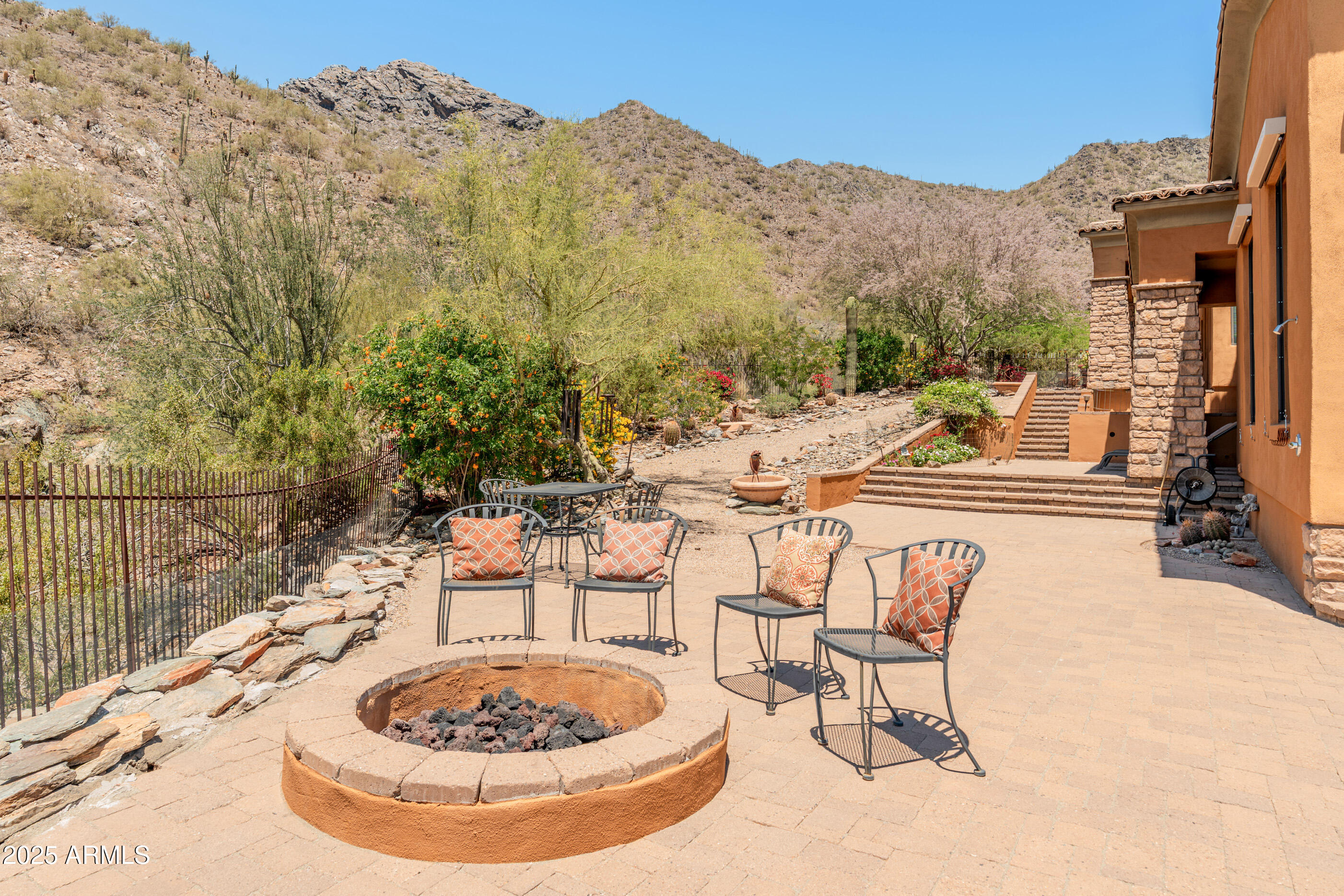 11550 E Paradise Lane