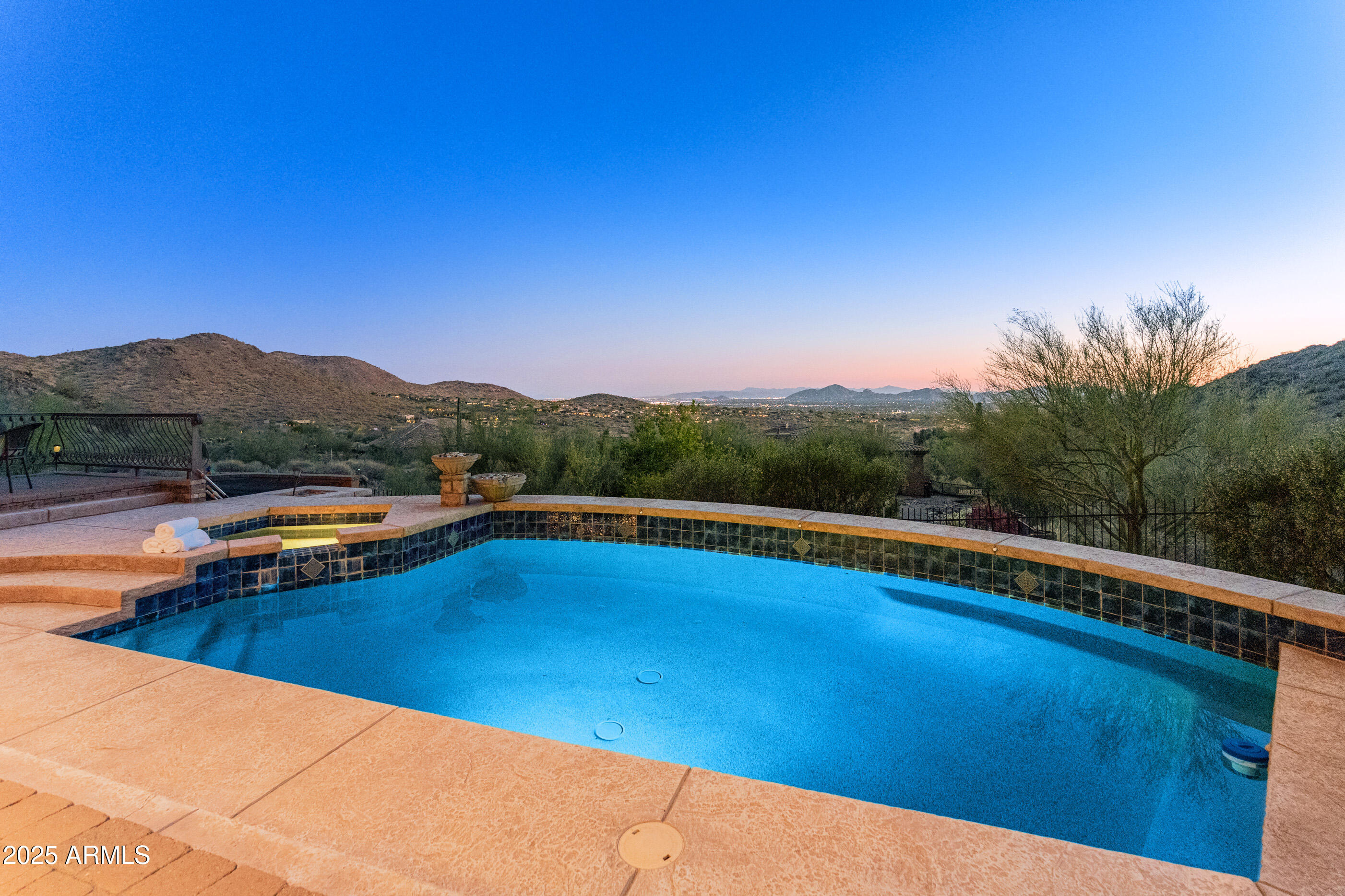 11550 E Paradise Lane