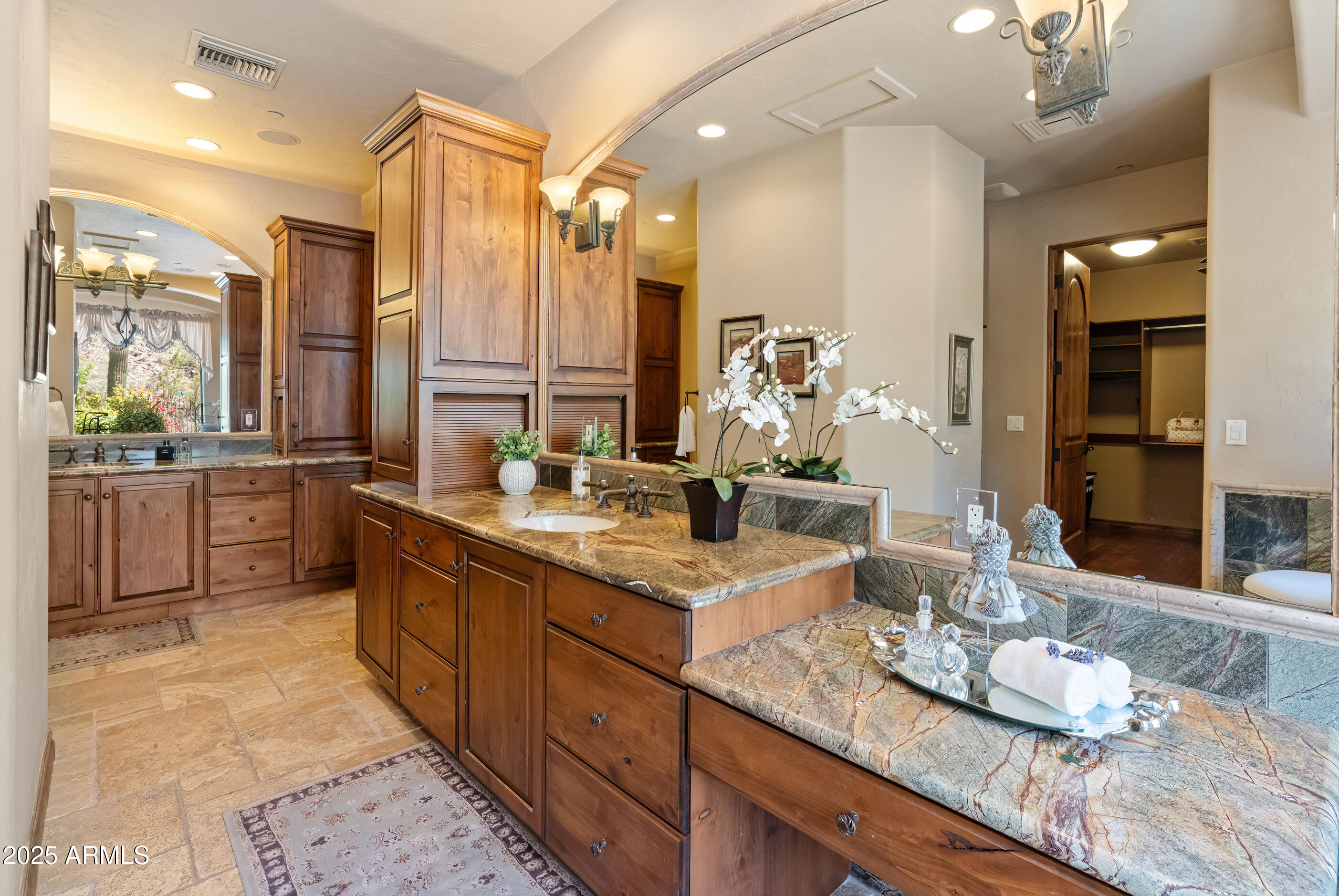 11550 E Paradise Lane